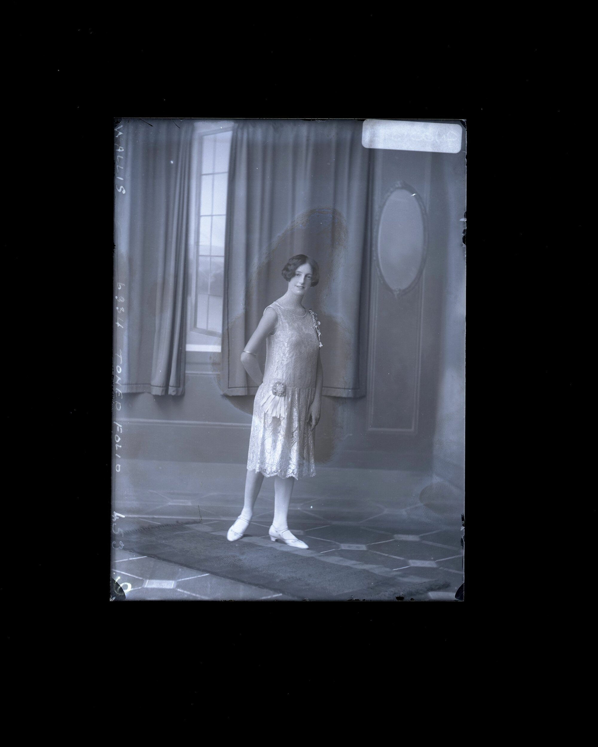 Woman - Wallis