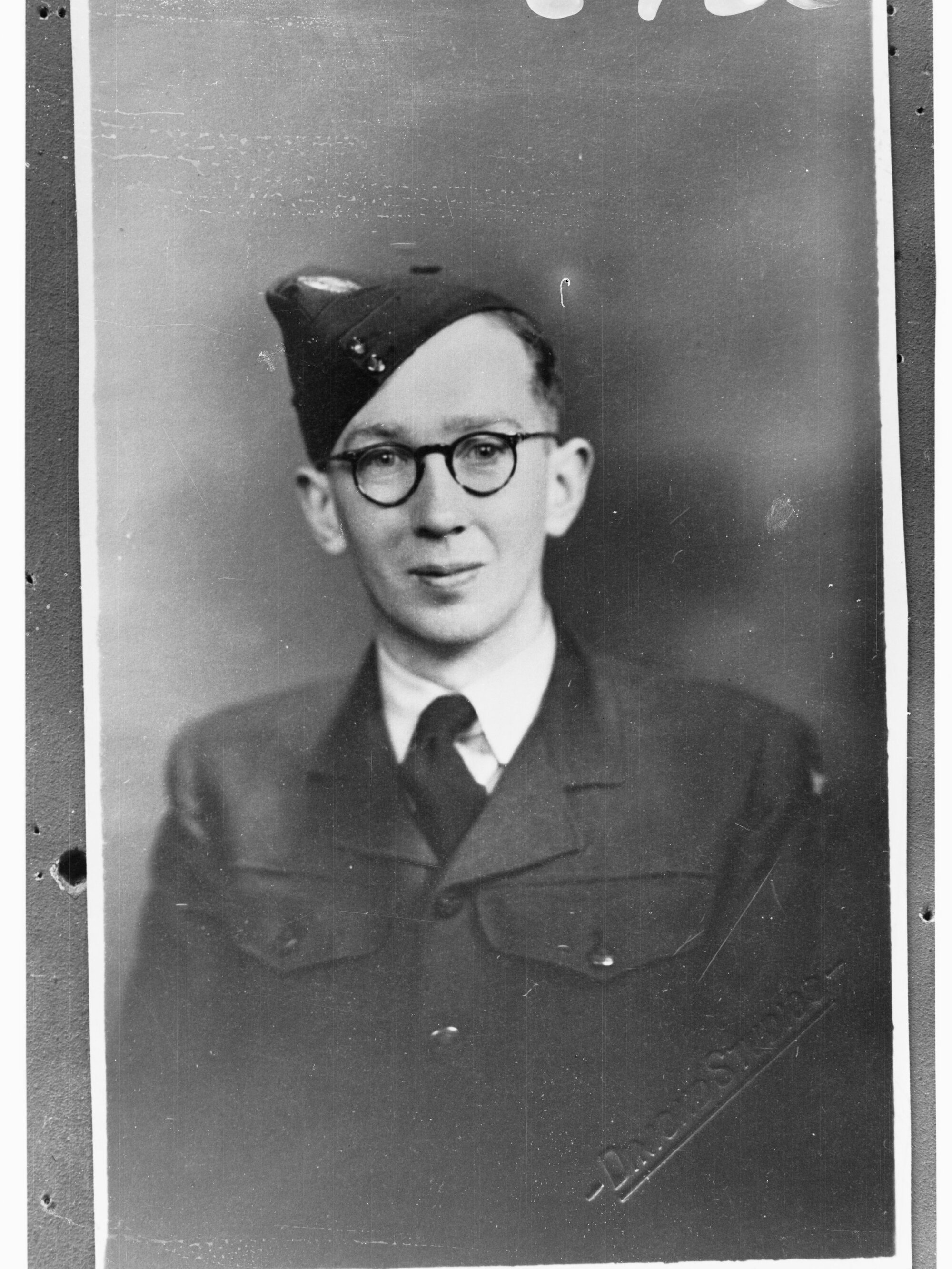 Portrait of man enlisted in Royal Australian Air Force