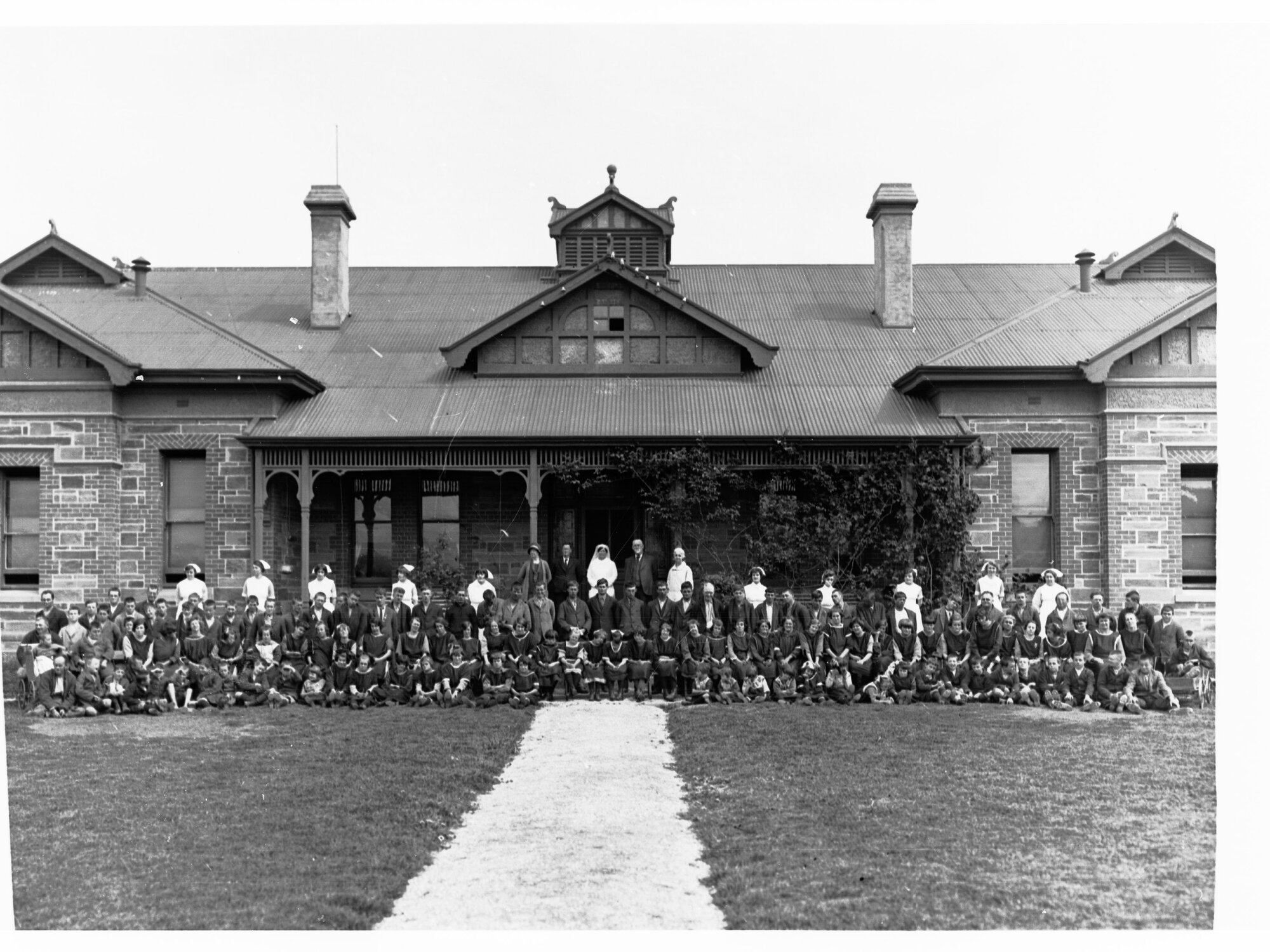 Minda Home residents and staff, 1927 