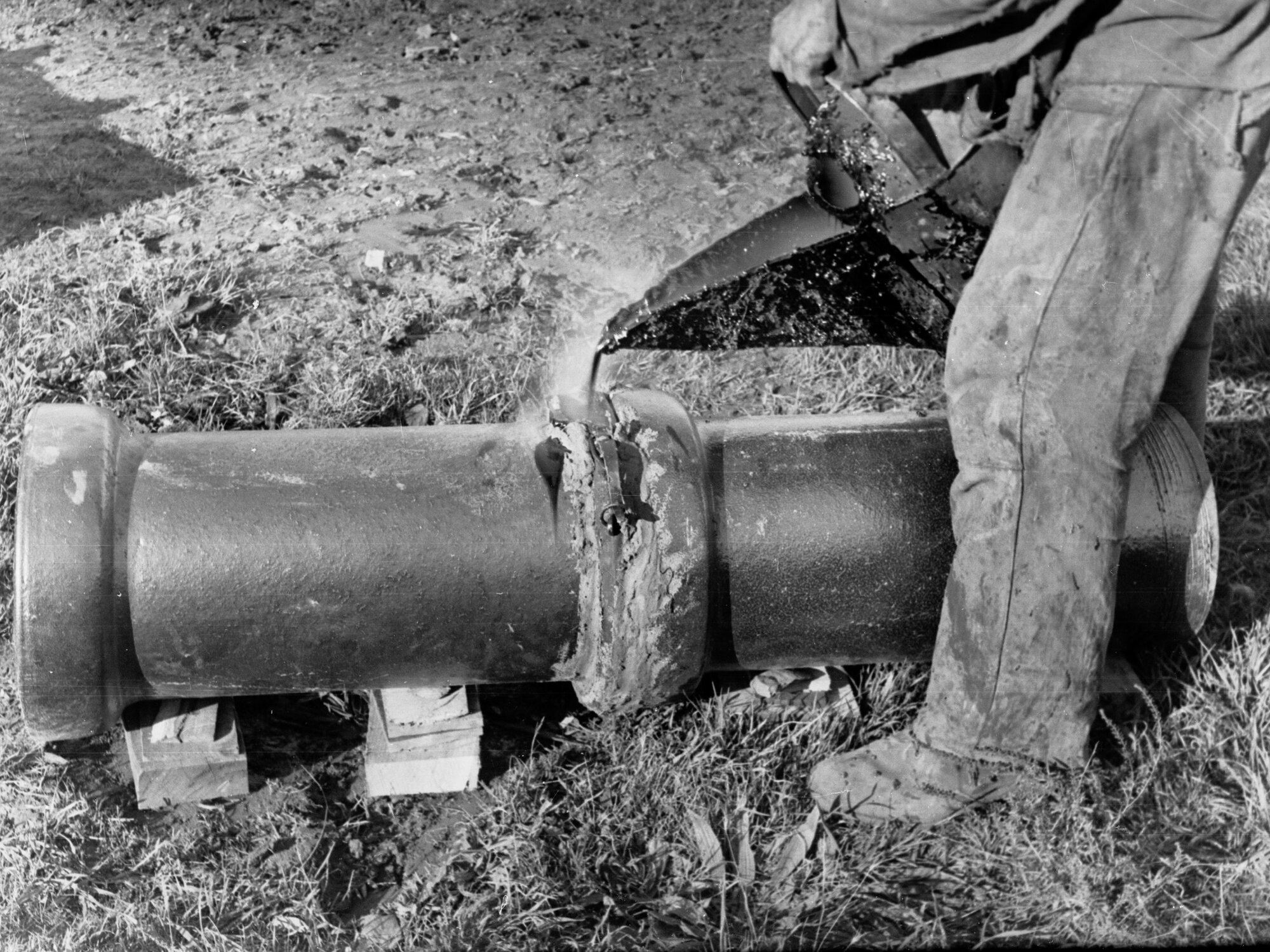 Sewers Department, Oaklands, joining pipes
