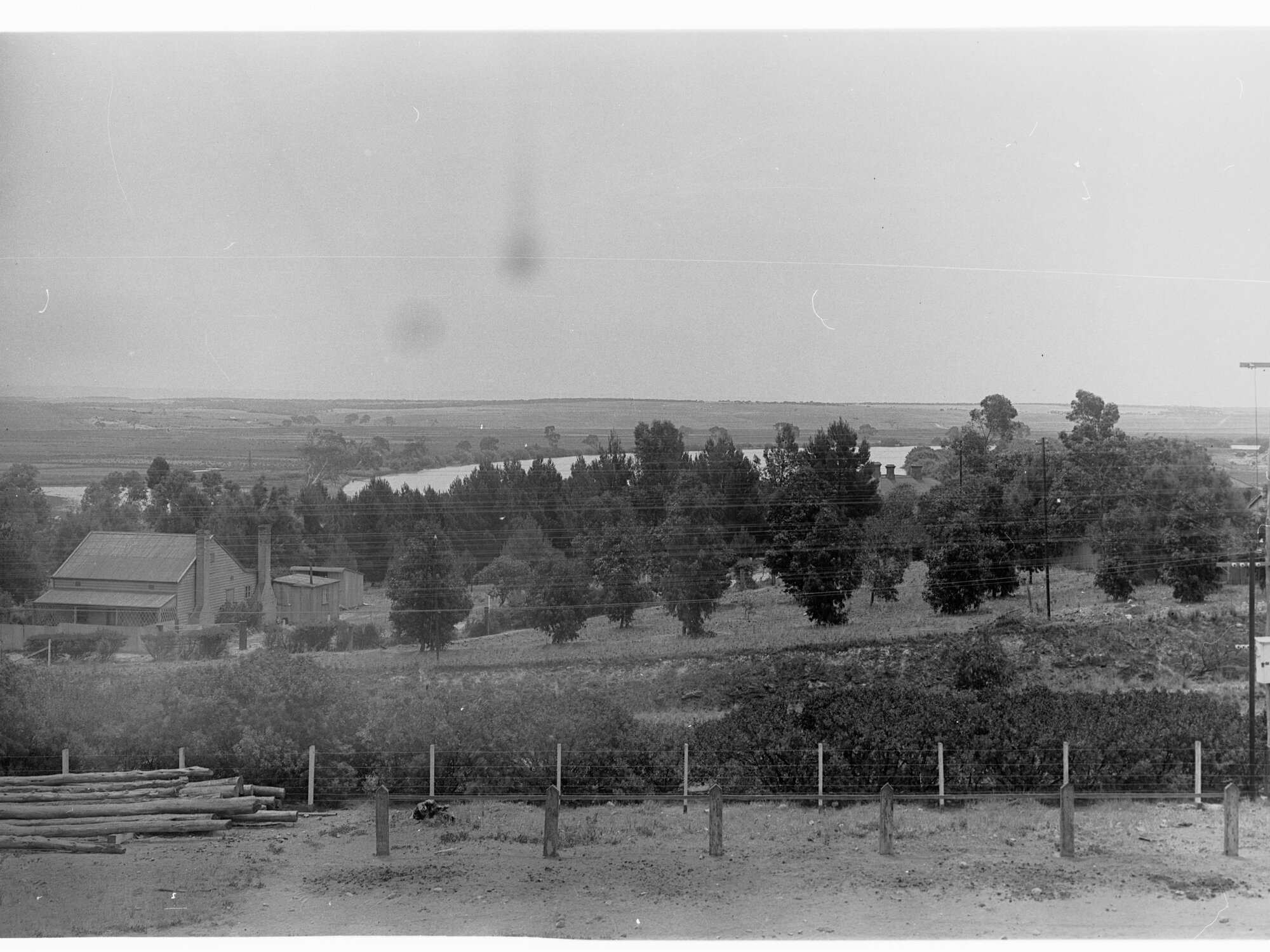 Murray Bridge before the construction of the new railway bridge (complete in 1926) - Murray River on the right