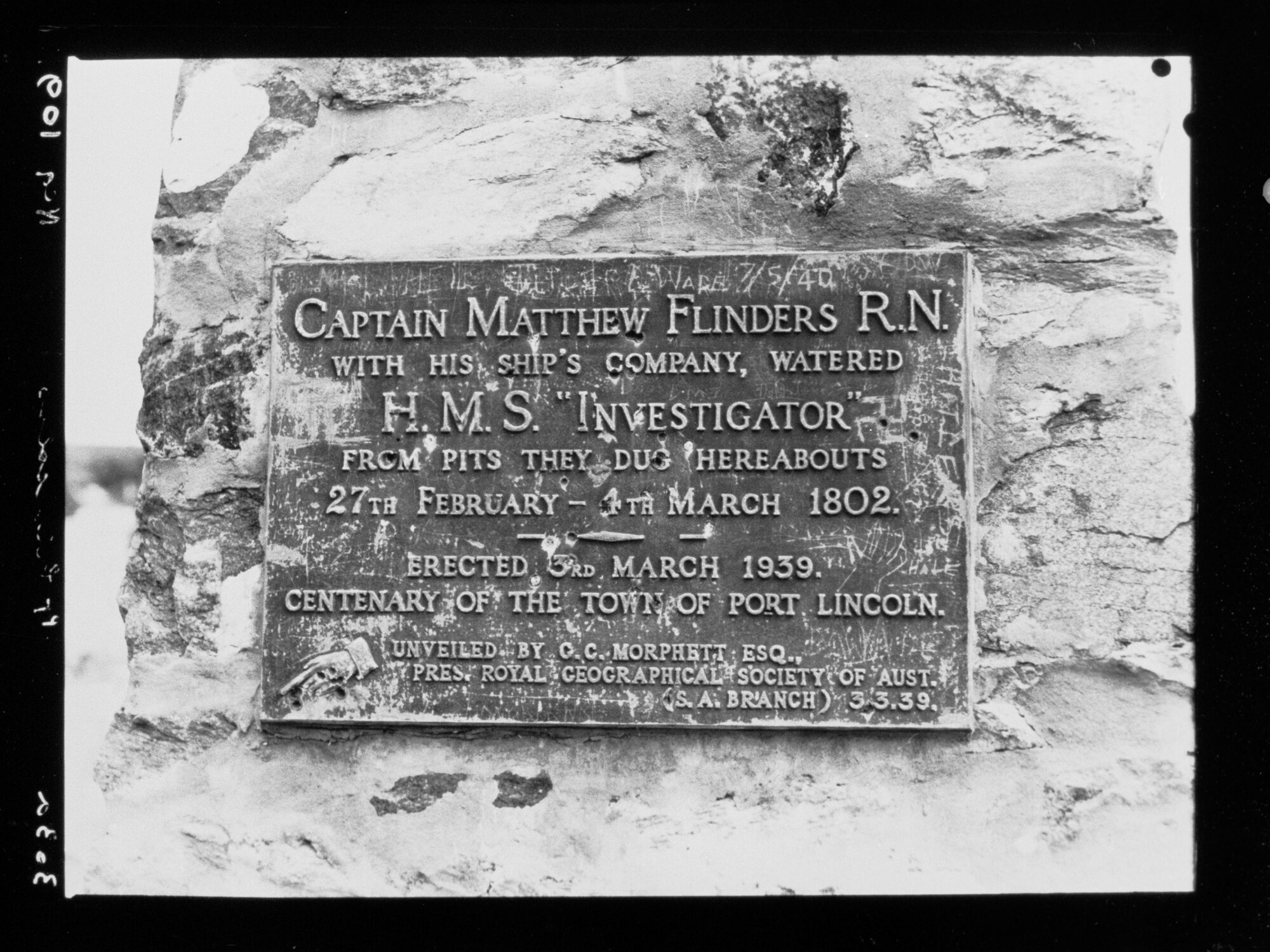 Plaque on Matthew Flinders' monument