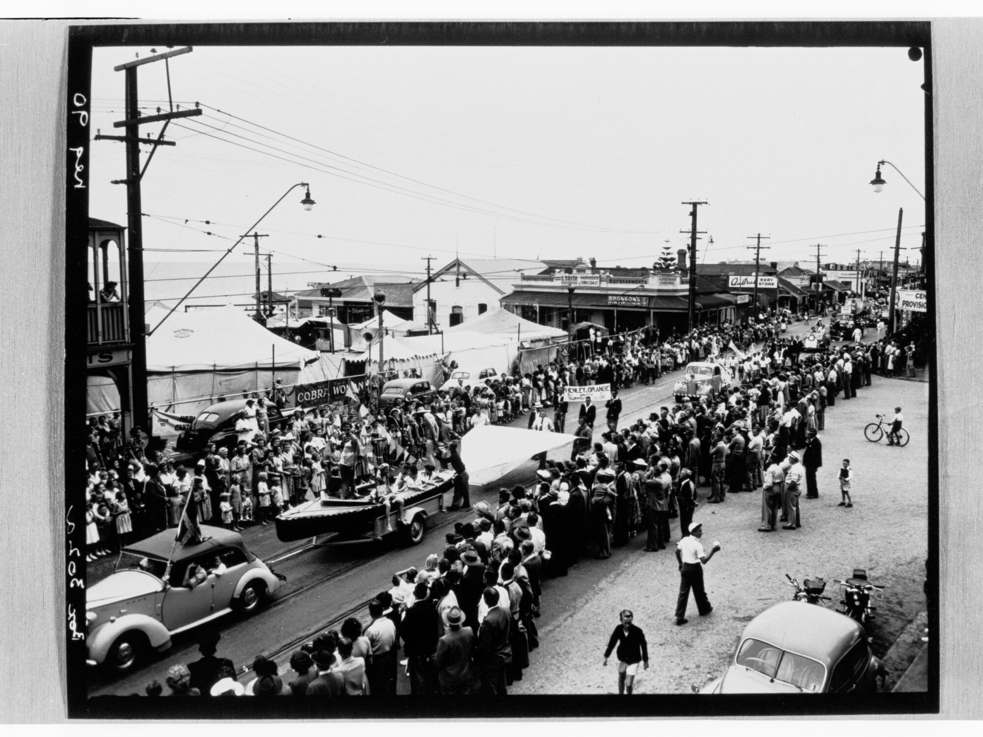 Floats in a pageant