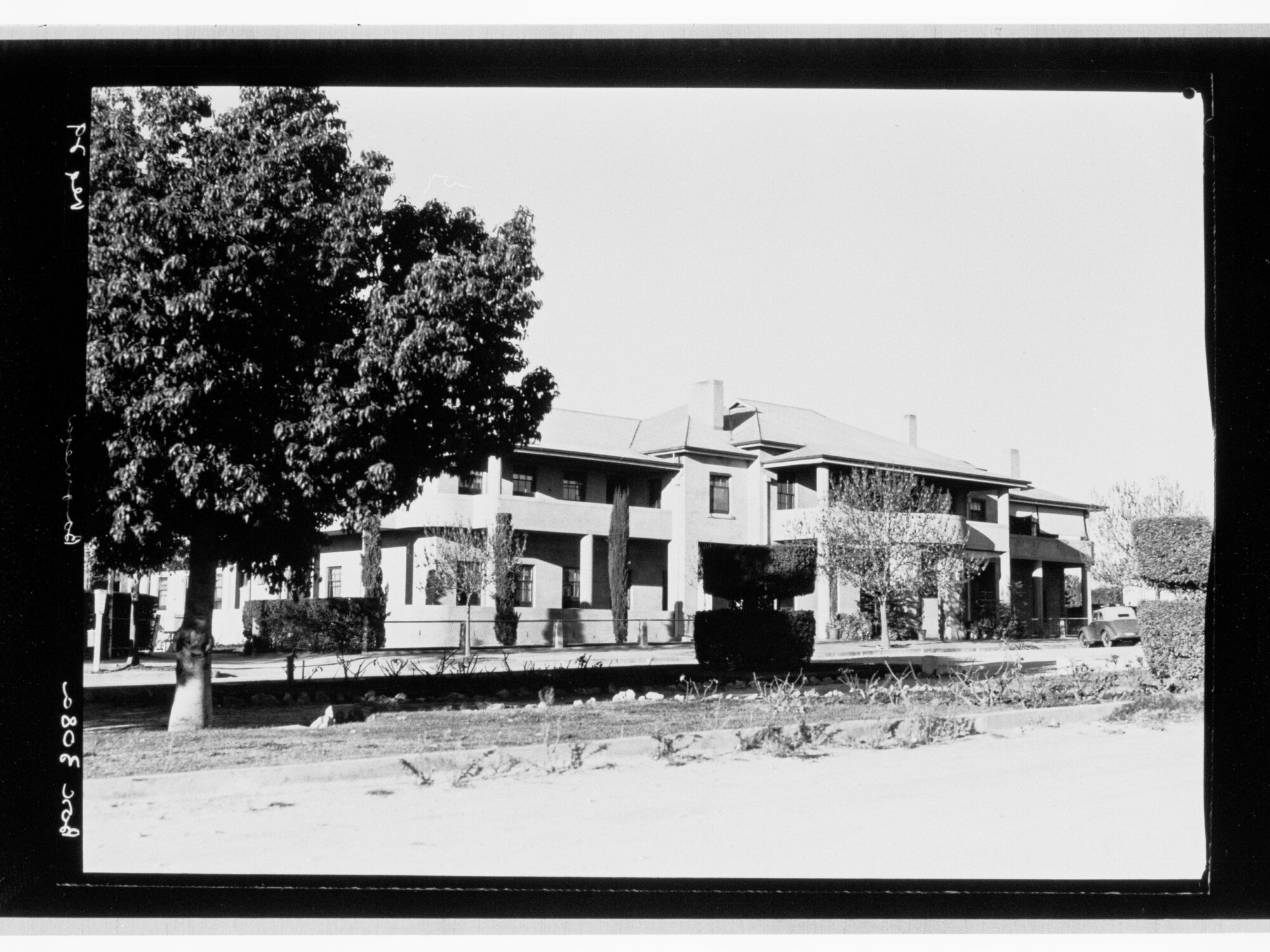 Barmera building