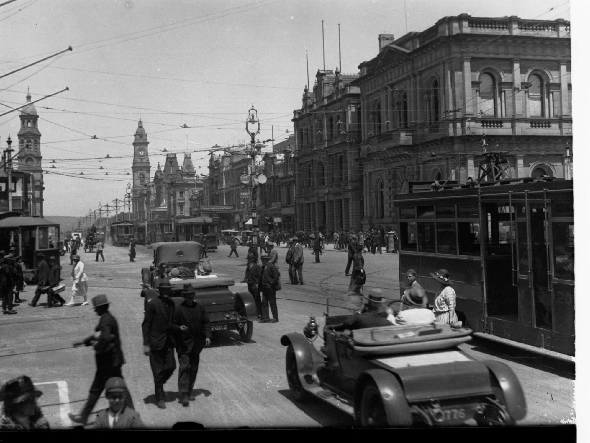 King William Street showing Automobiles