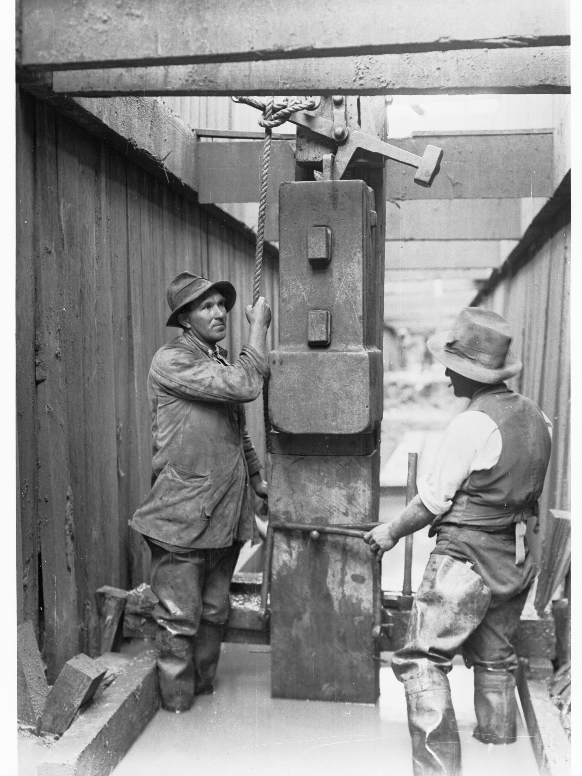 Glenelg Sewerage System showing men working