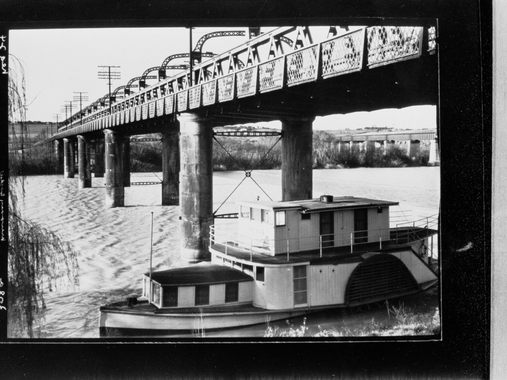 Murray Bridge - paddle steamer under bridge