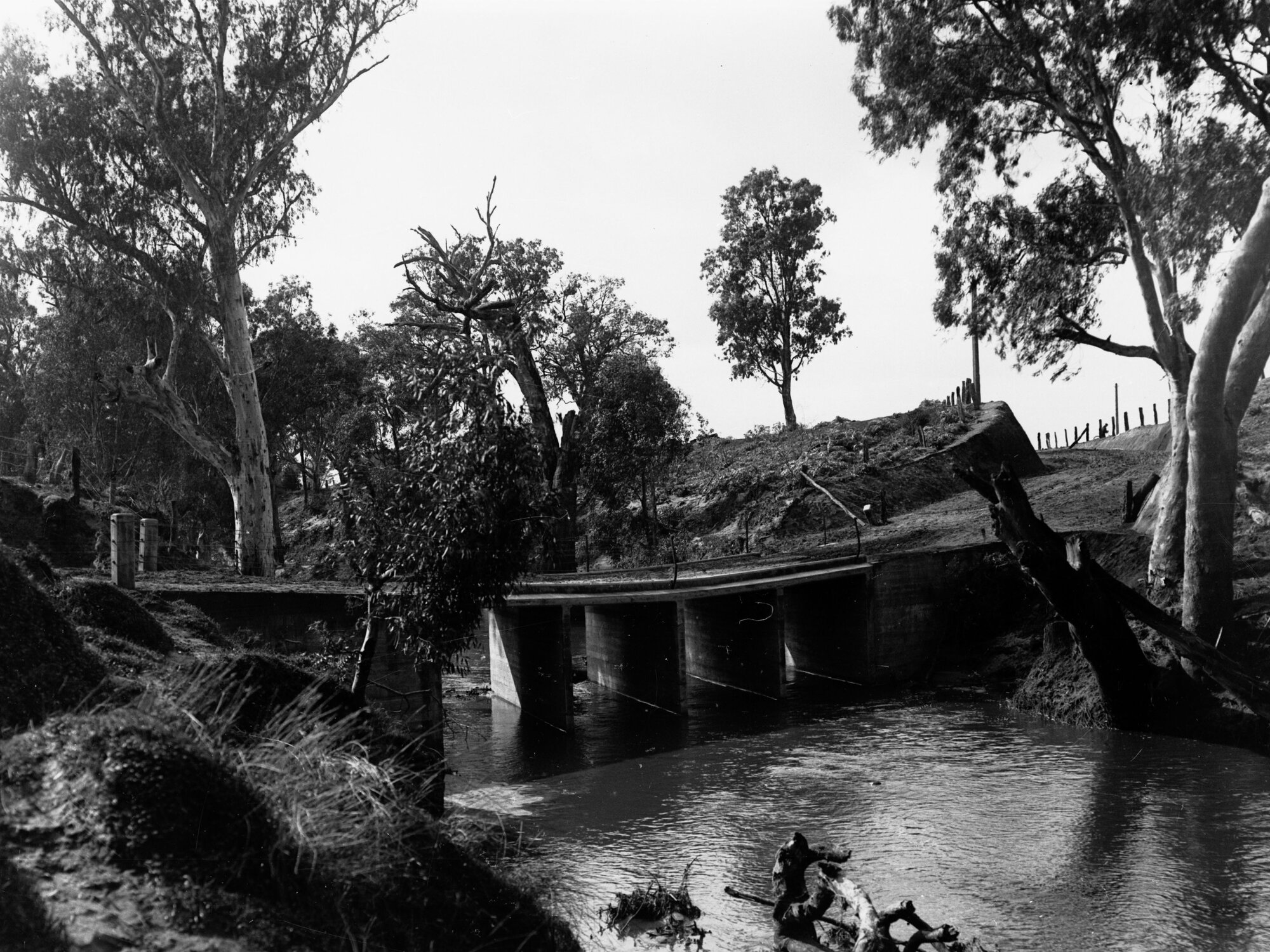Bridge over North Para River