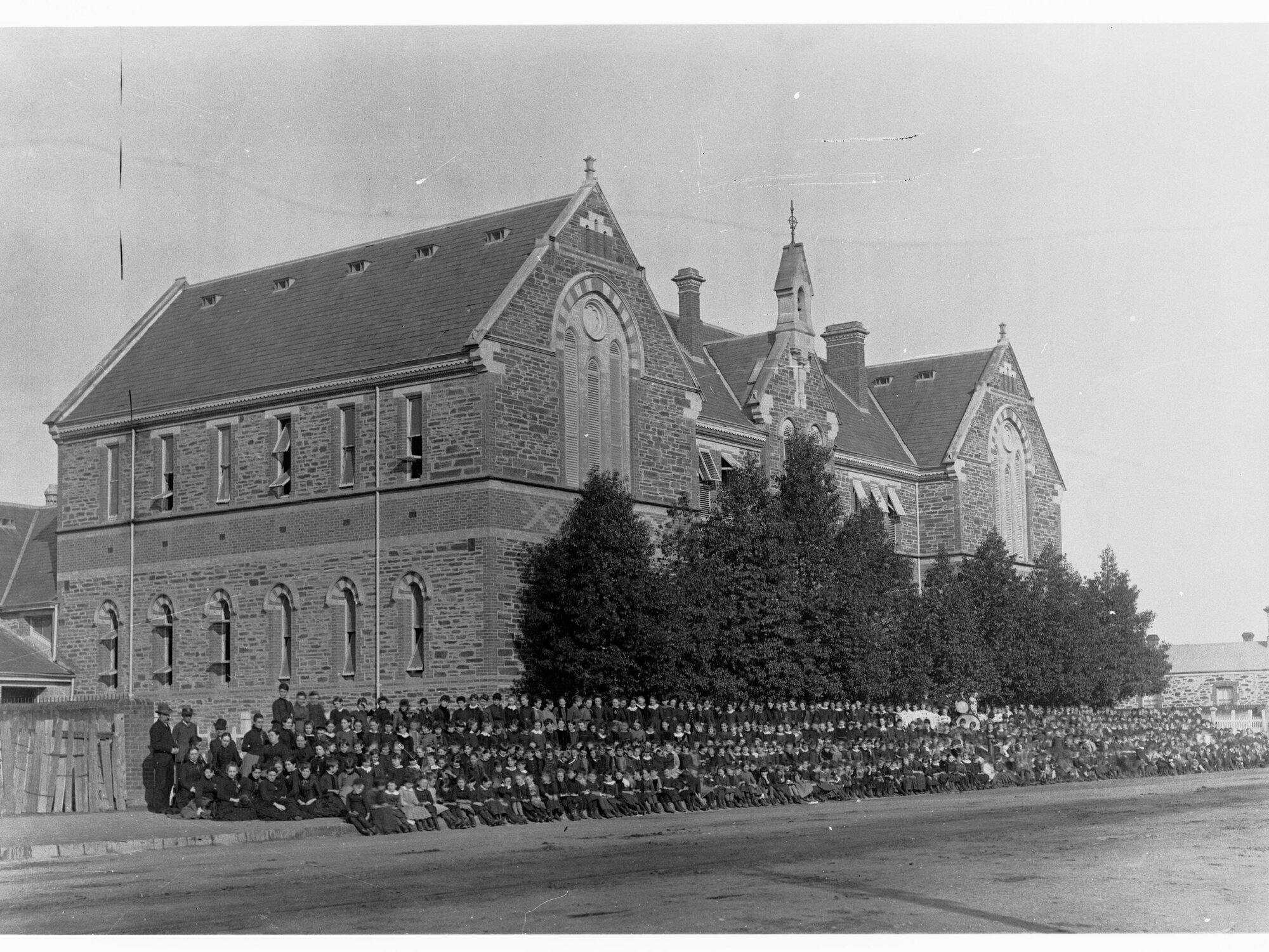 Flinders Street Primary School (now Department of Education, School of Music) - children grouped together in front of school