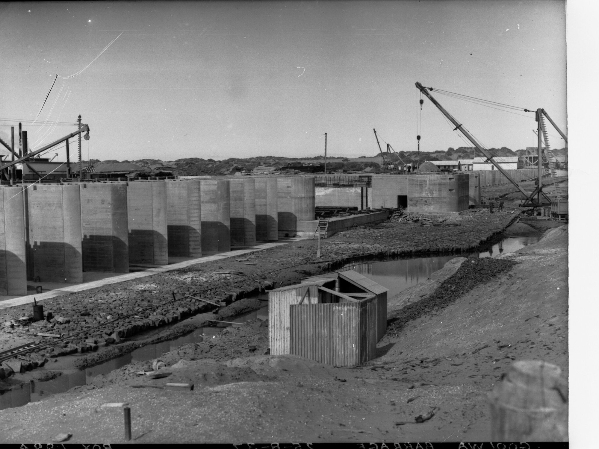 Construction of Goolwa Barrage