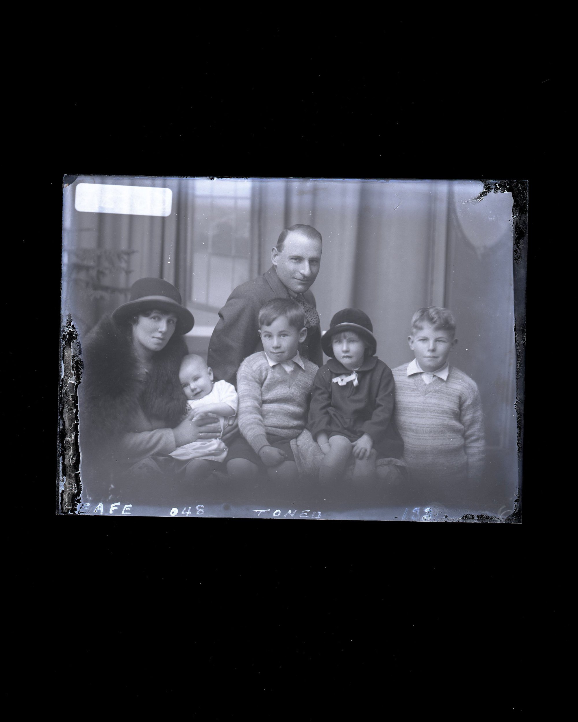 Man, Woman &amp; 4 Children - Heafe