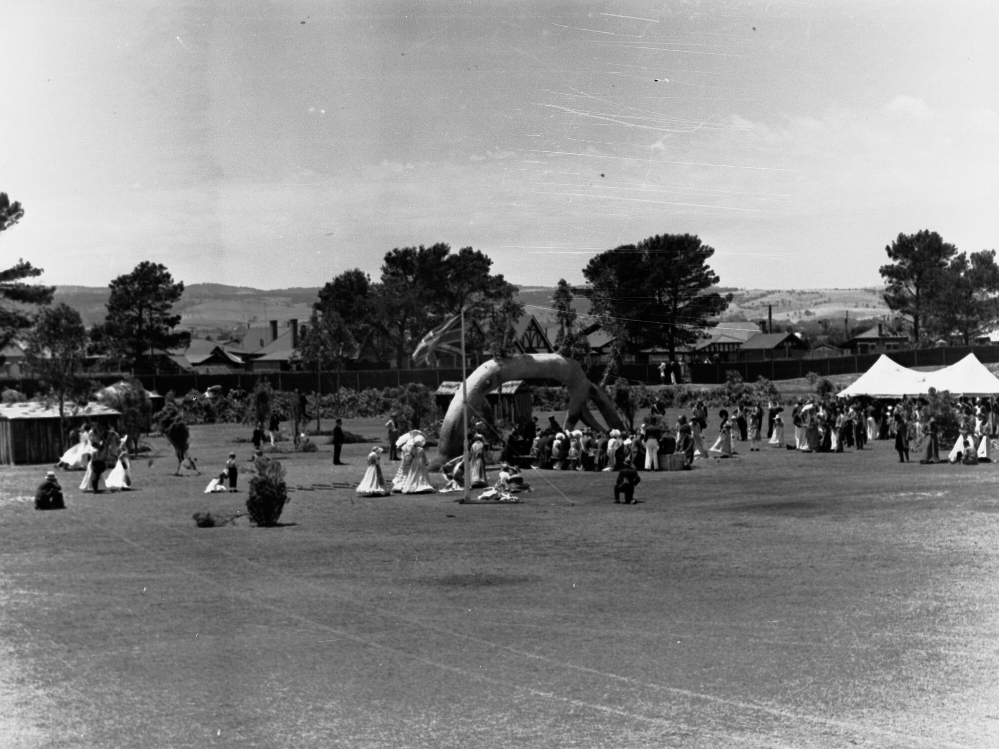 Glenelg Pageant near old gum tree for centenary