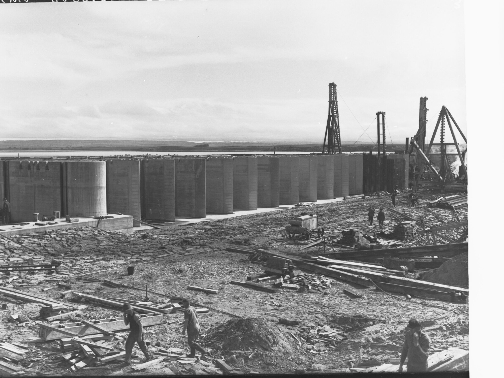 Construction of Goolwa Barrage
