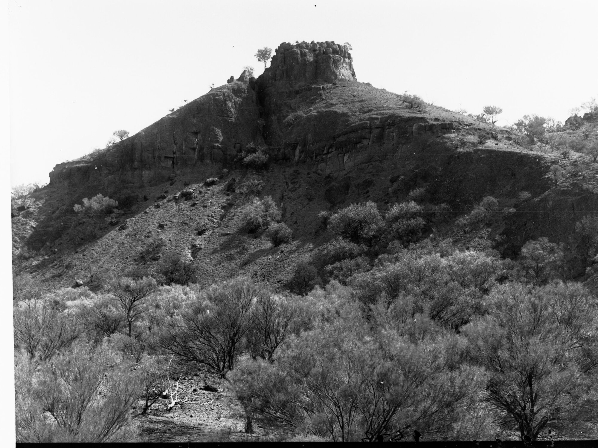 Rural view showing rocky cliffs - Flinders Ranges