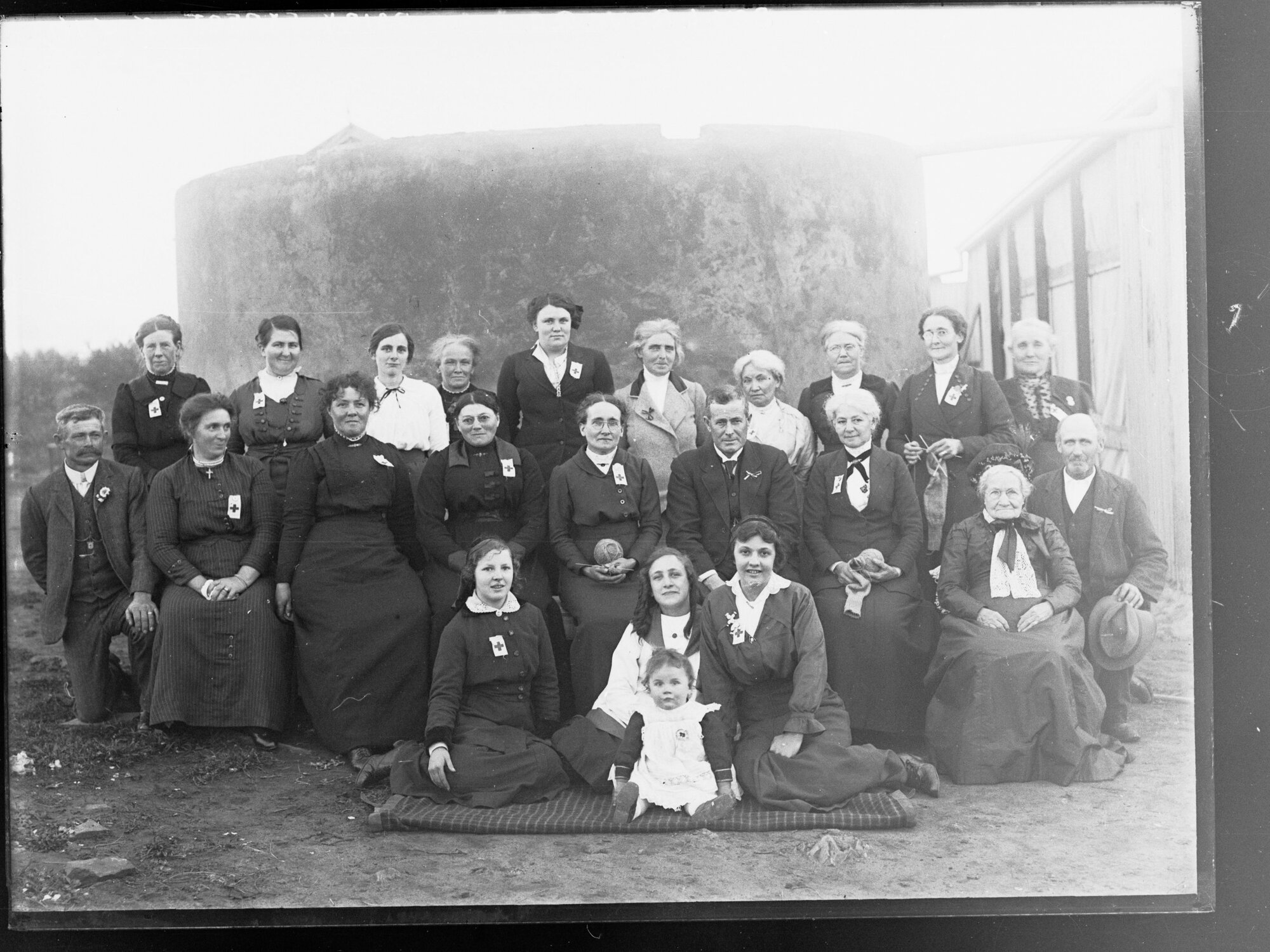 Group of women on J M  Hudd's farm, Bletchley, near Strathalbyn