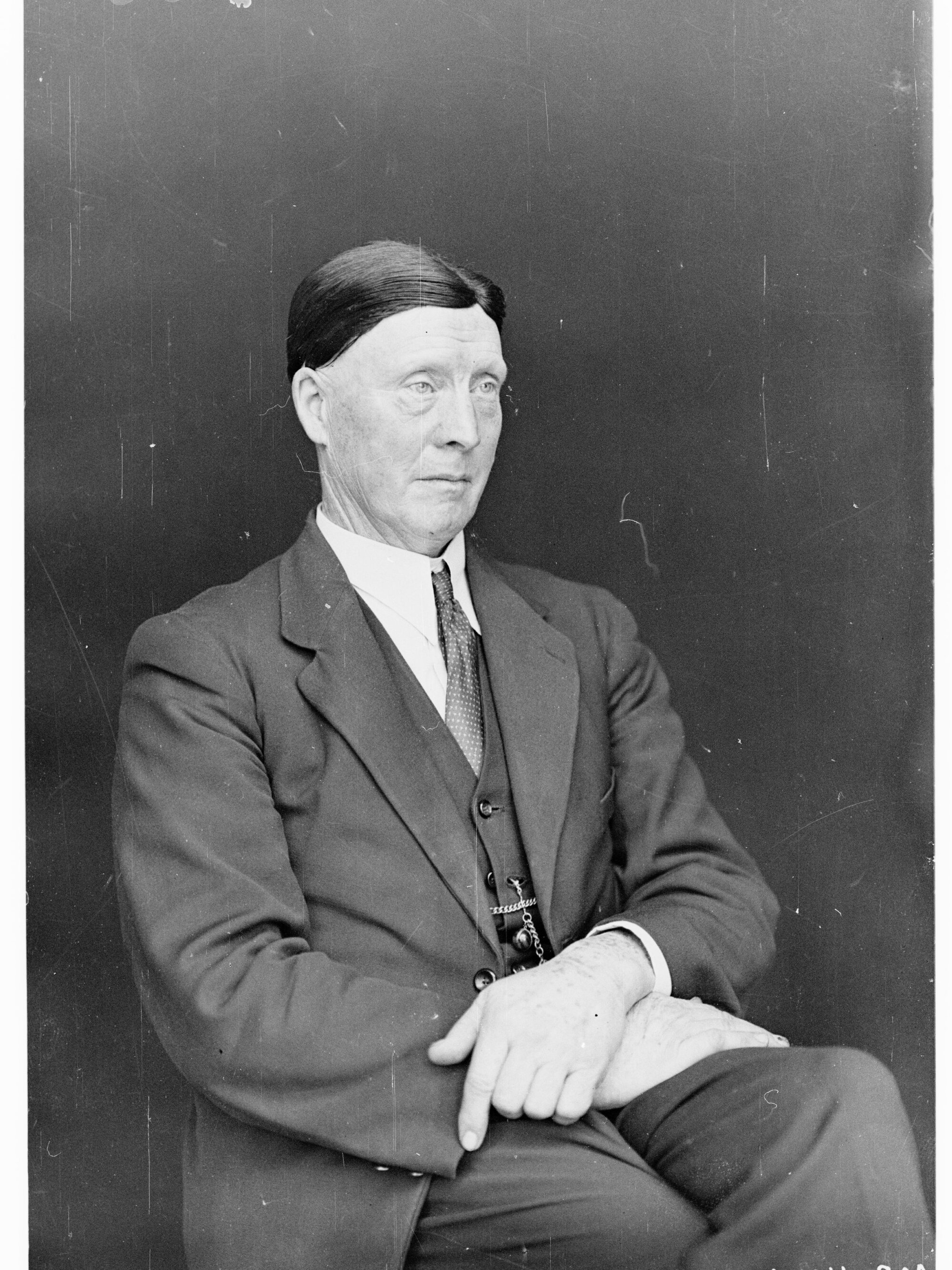 Portrait of Mr R Hunter - Biographical Register page 117 | History Trust