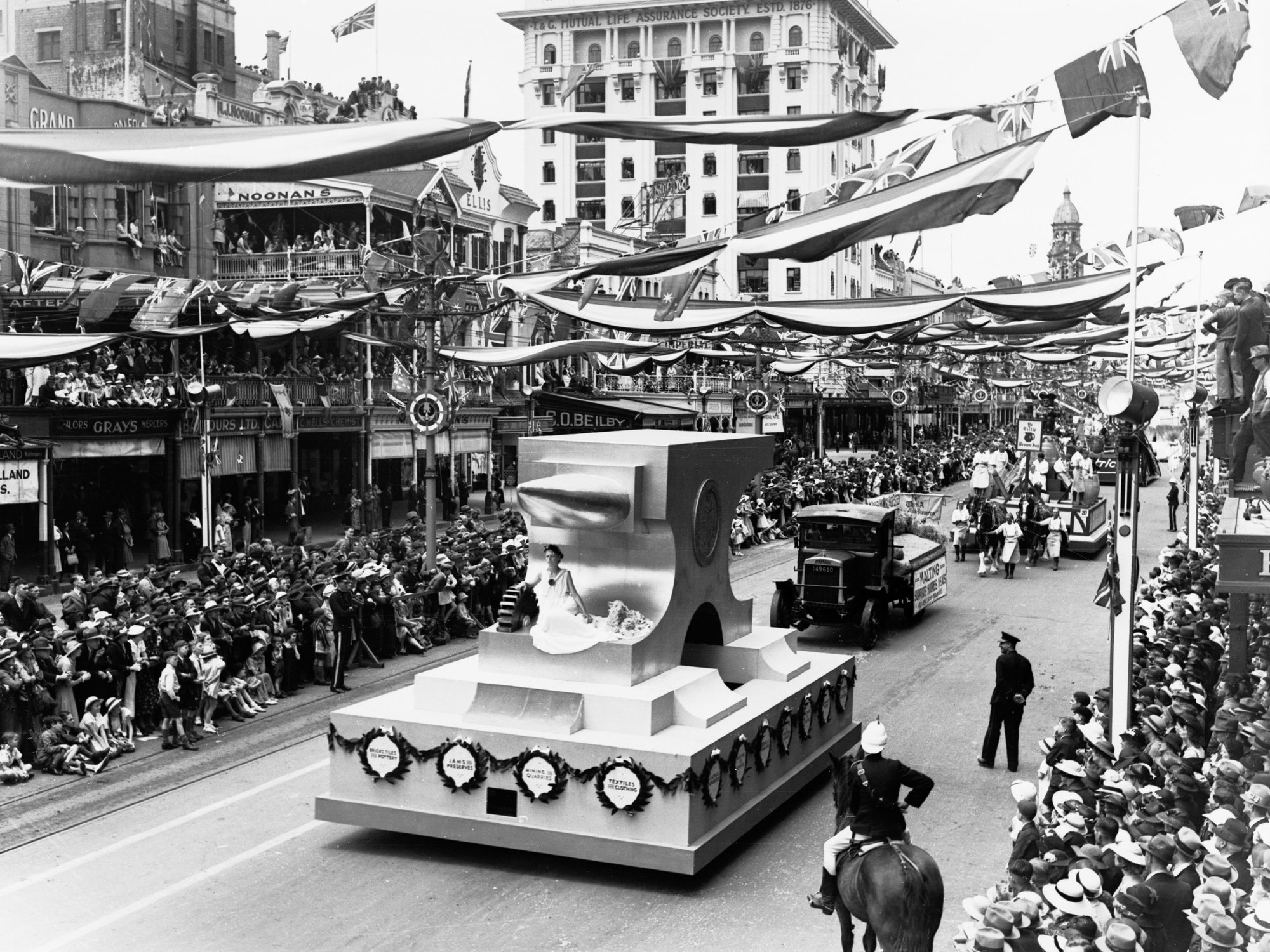 Pageant of progress King William Street for Adelaide centenary