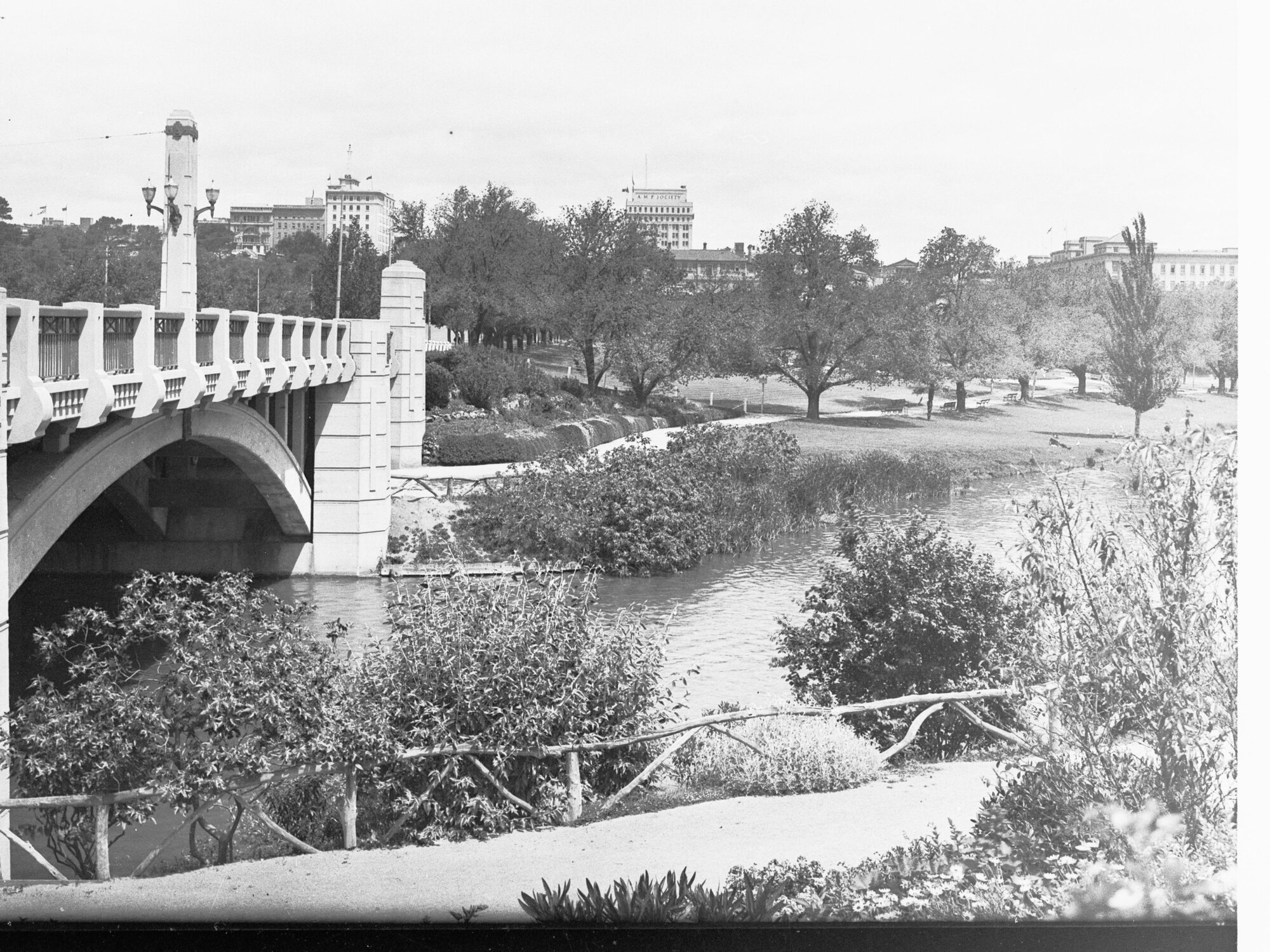River Torrens showing King William Street bridge
