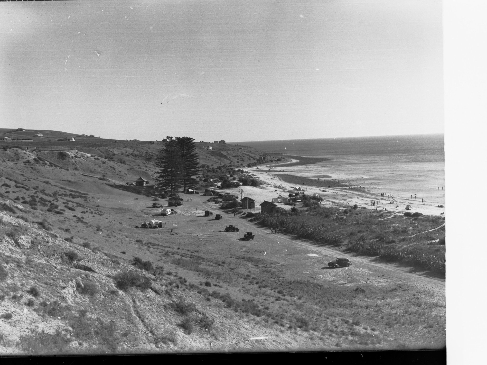 Kingston Park Showing Automobiles and Caravans