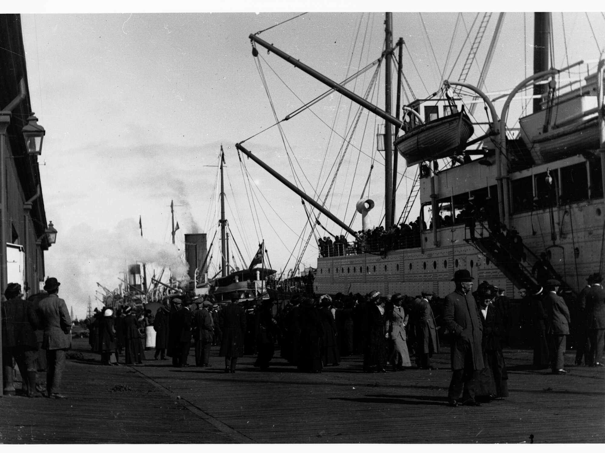Steamship the Ceramic at Port Adelaide, people boarding