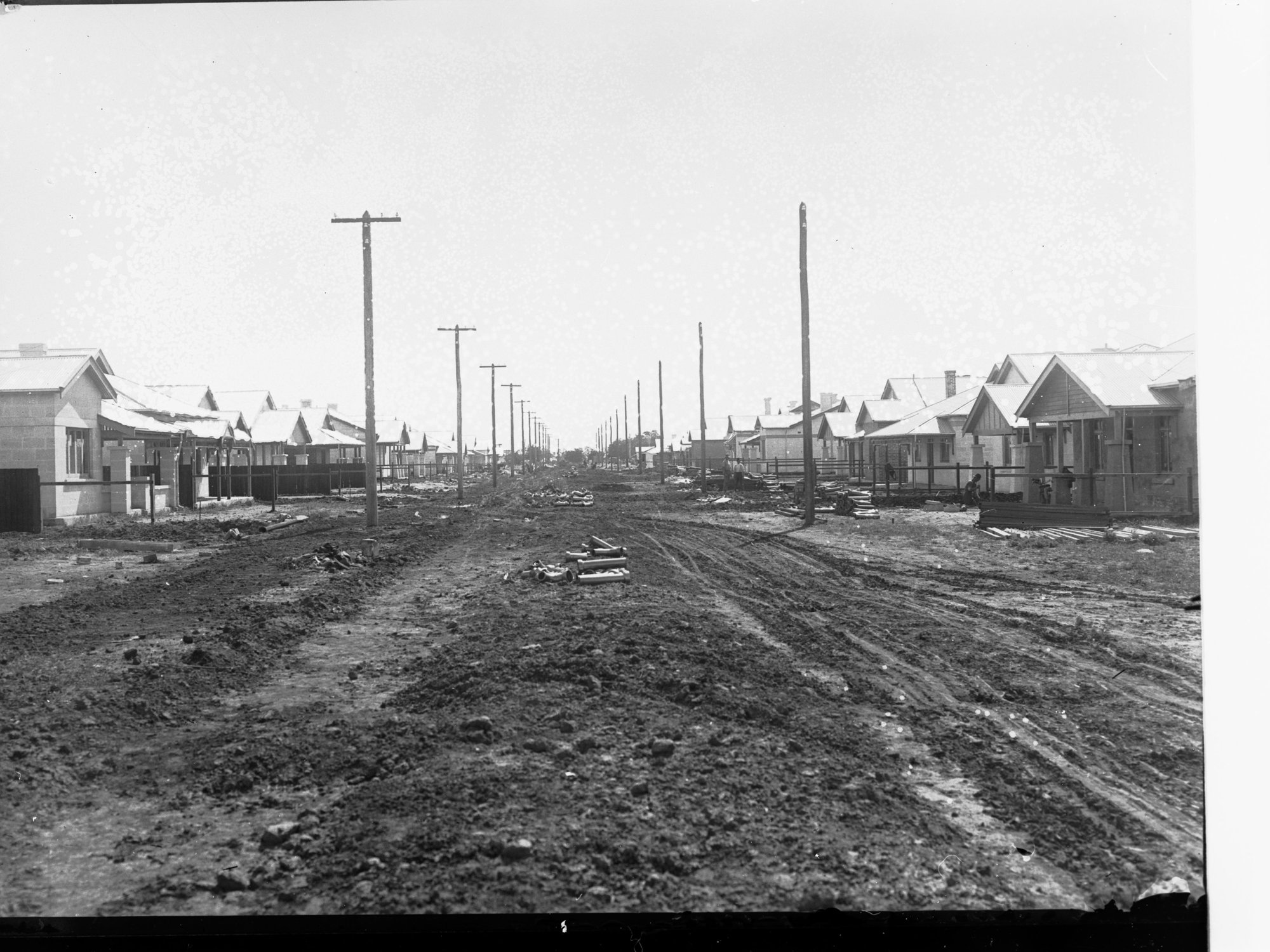 Construction of Soldiers' Homes, South Australia, on a newly constructed road