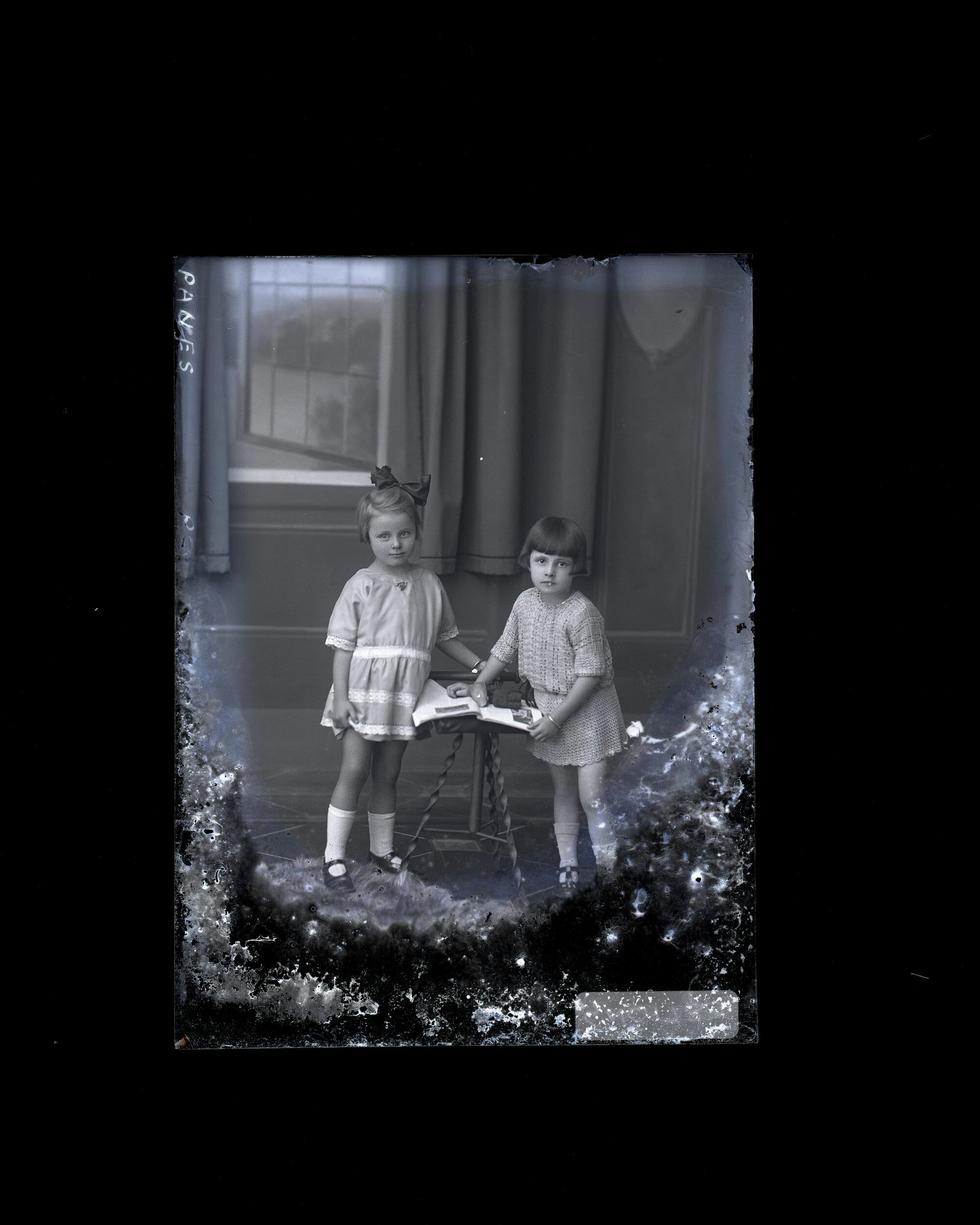Two Girls - Panes