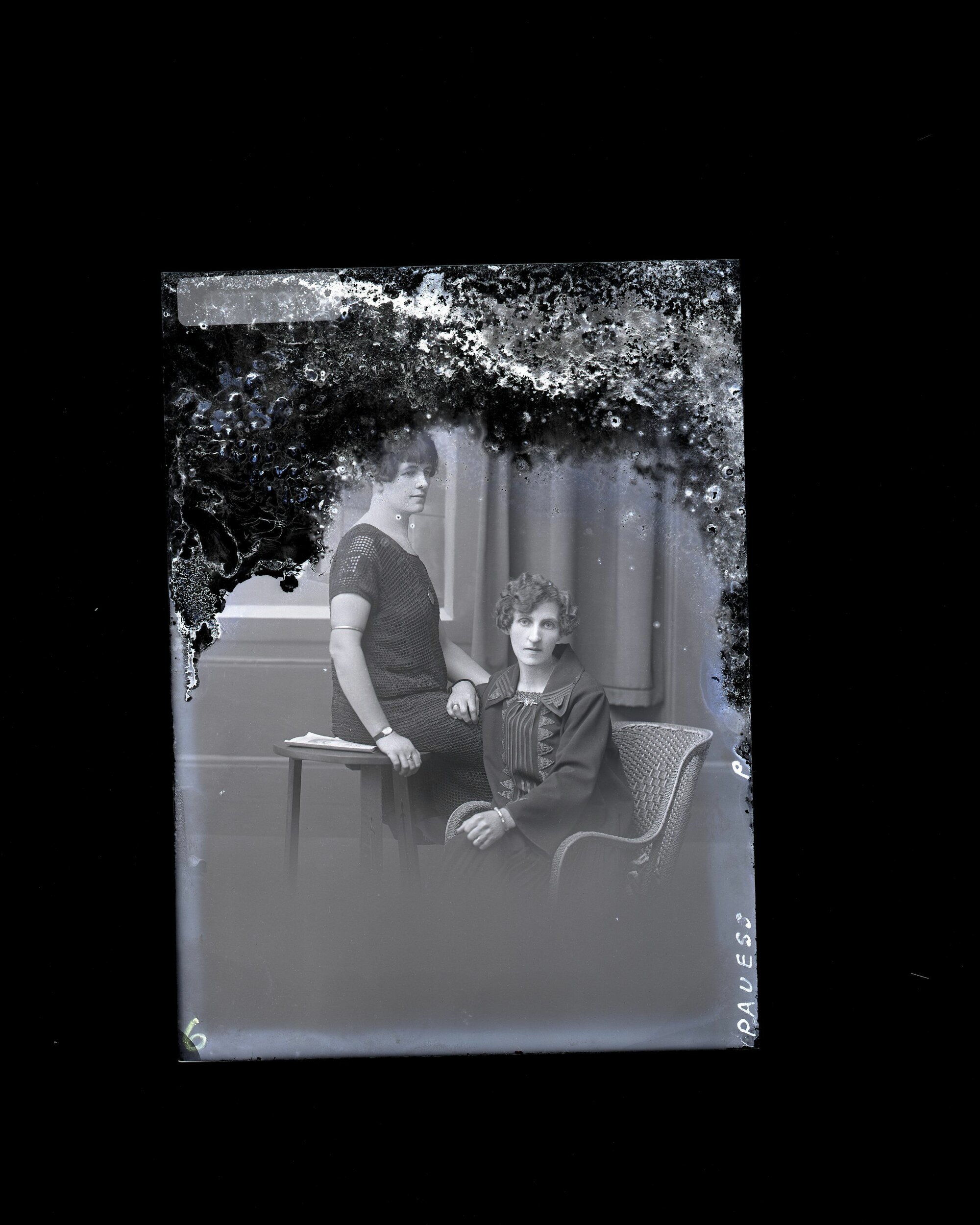 Two Women - Pauess