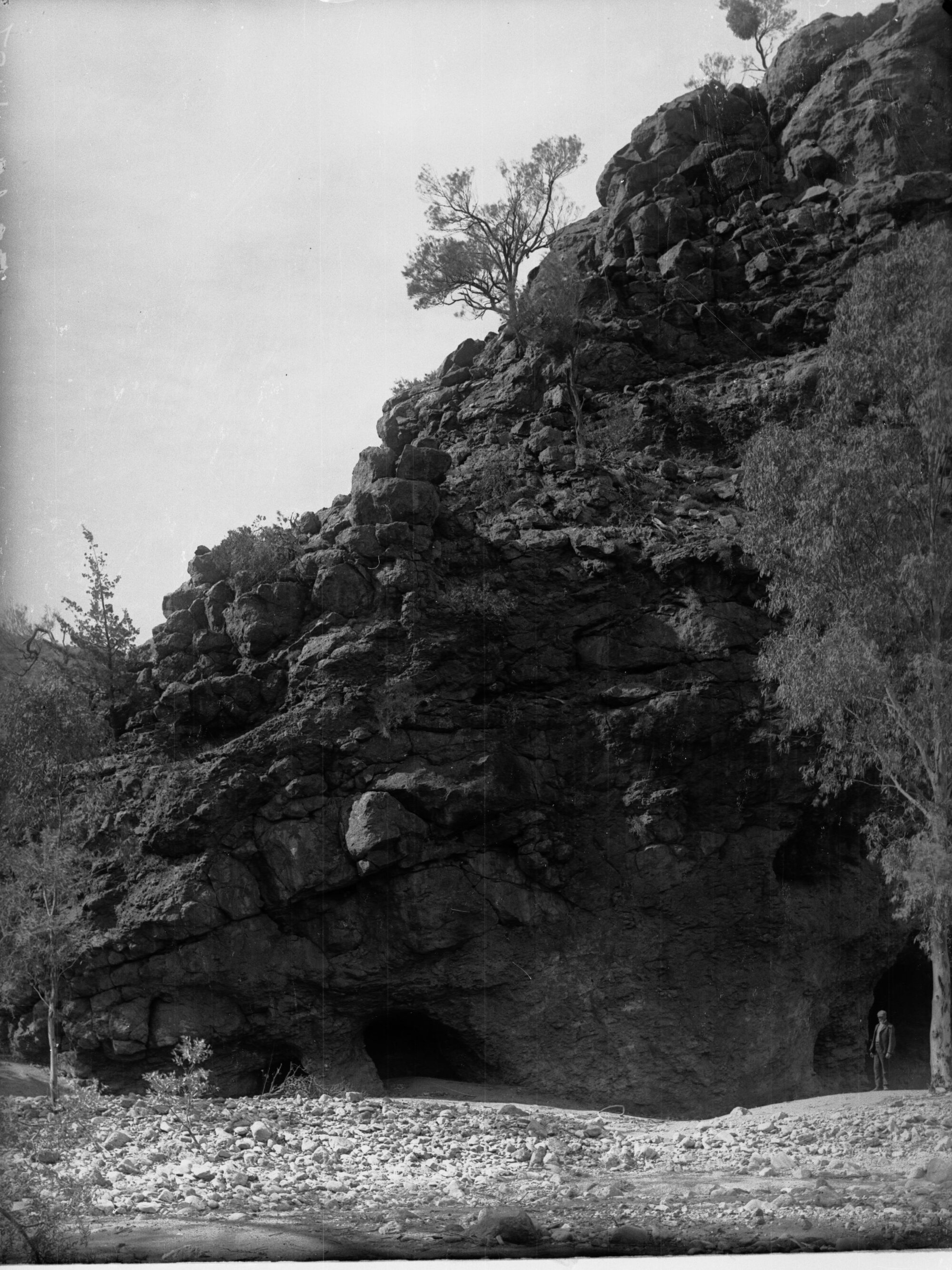 Caves at Juduamunta  Gorge