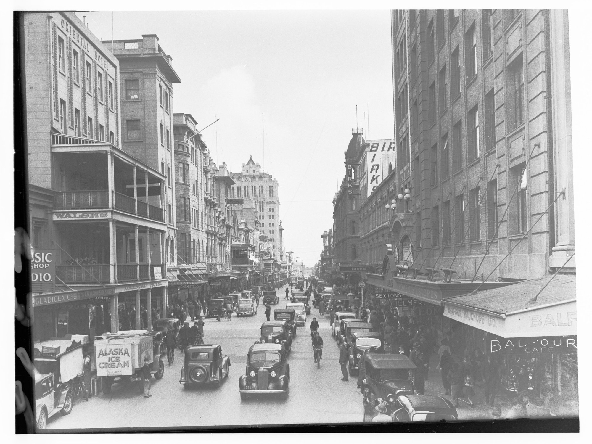 Rundle Street looking west - showing automobiles