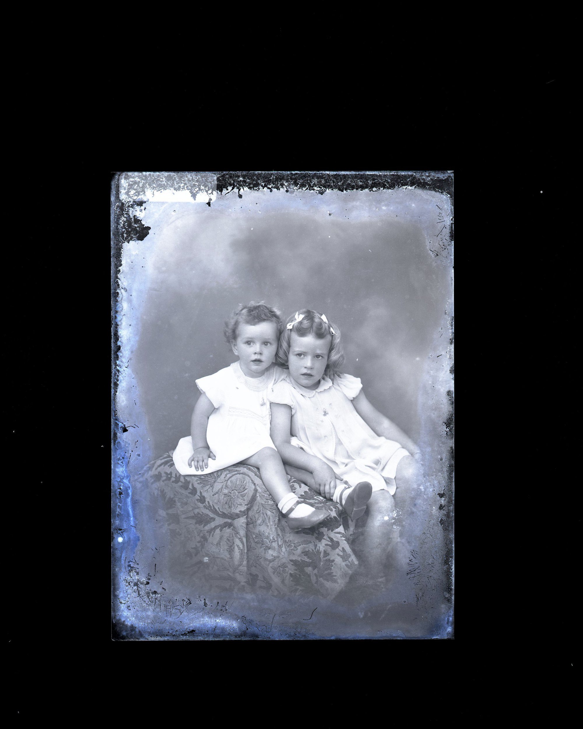 Two Girls - No Name