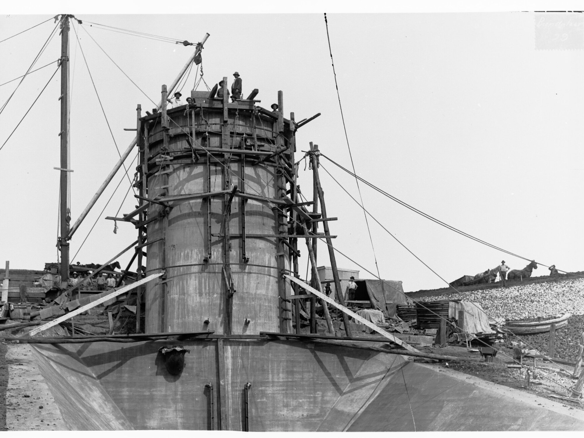 Bundaleer Reservoir - construction of water tower