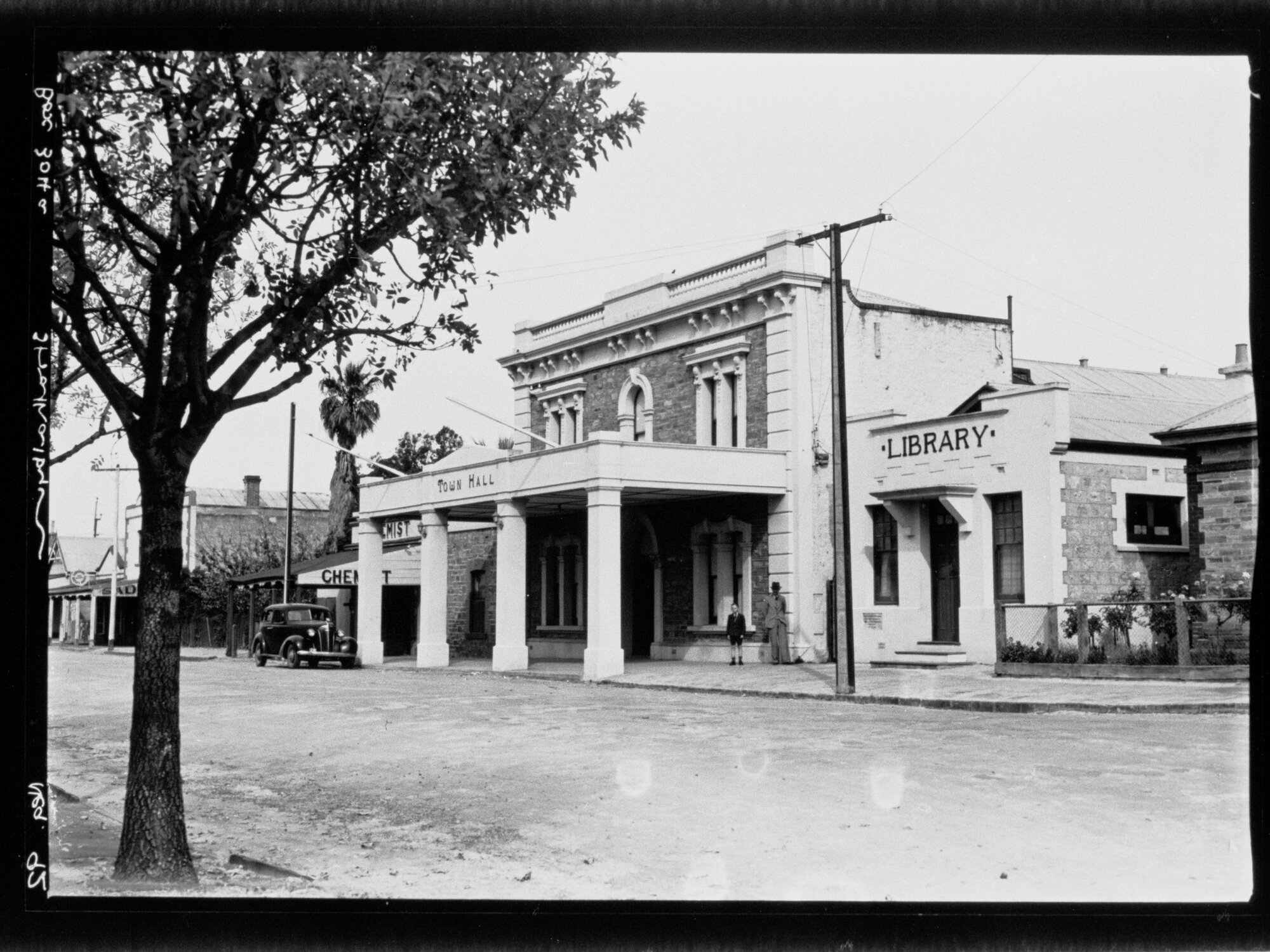 Strathalbyn - town hall in main street