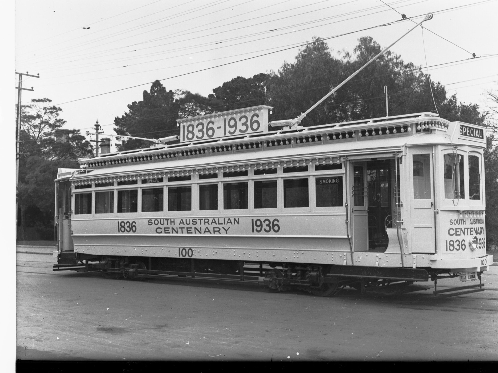 Tram carriage decorated for state, electric tram