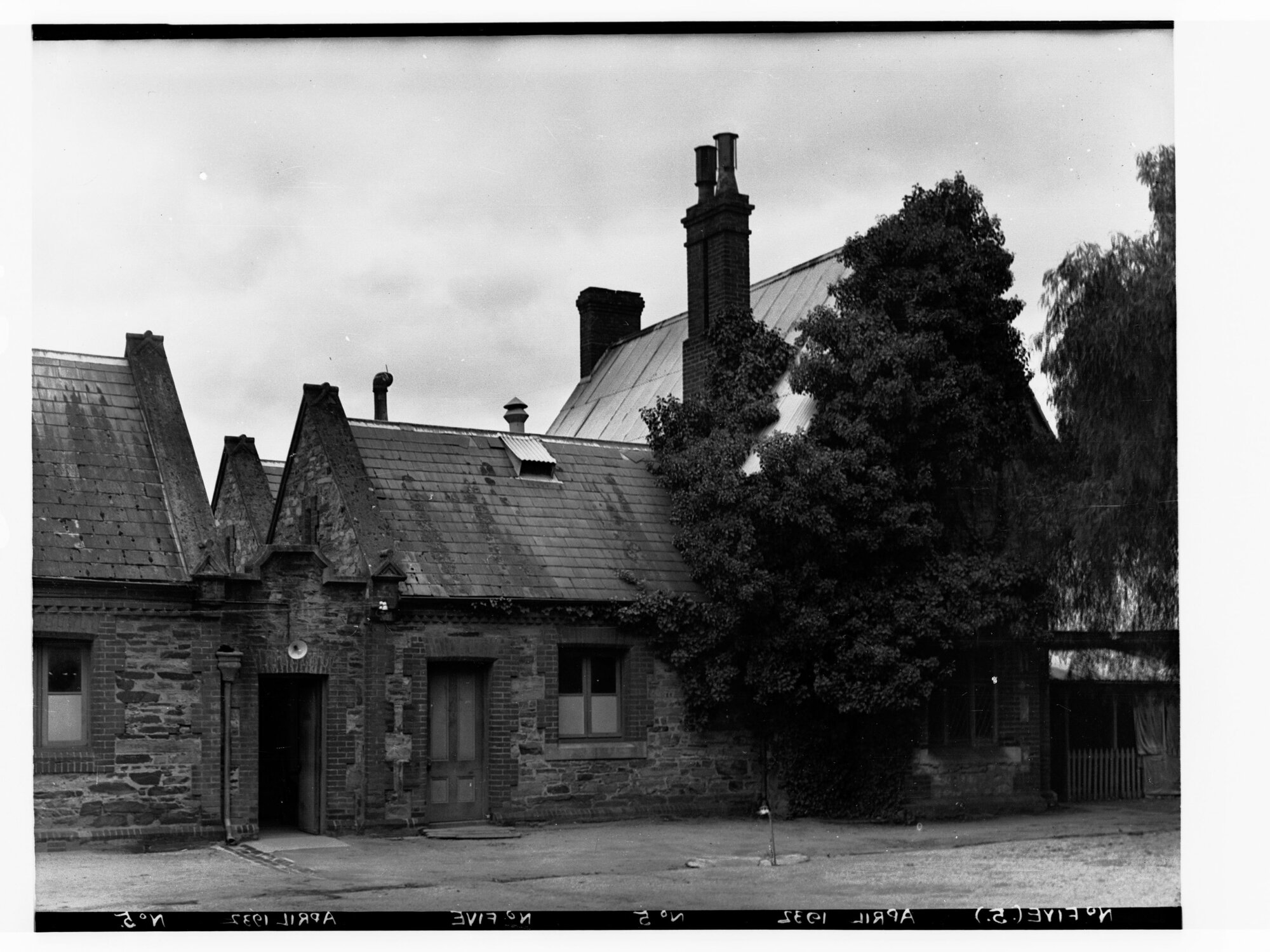 Office, school room and relieving officer's house of destitute asylum - Kintore Avenue