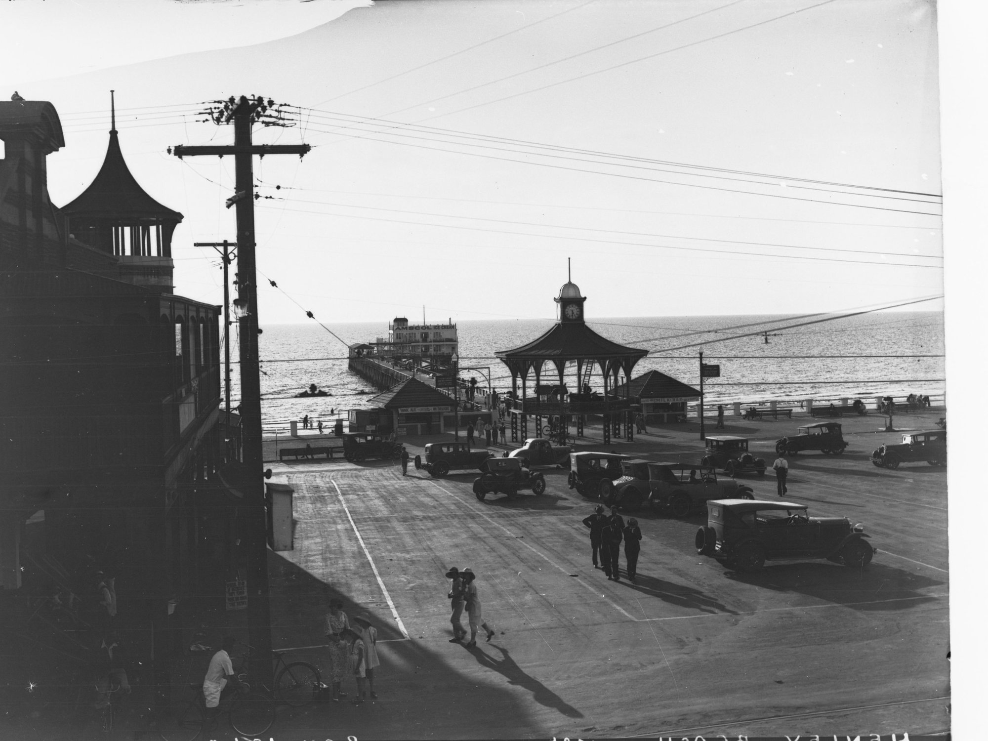 Henley Beach showing rotunda and jetty, in distance and automobiles