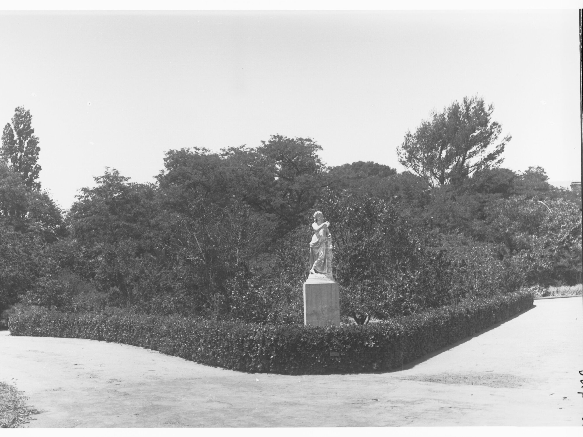 Statue in Botanic Gardens