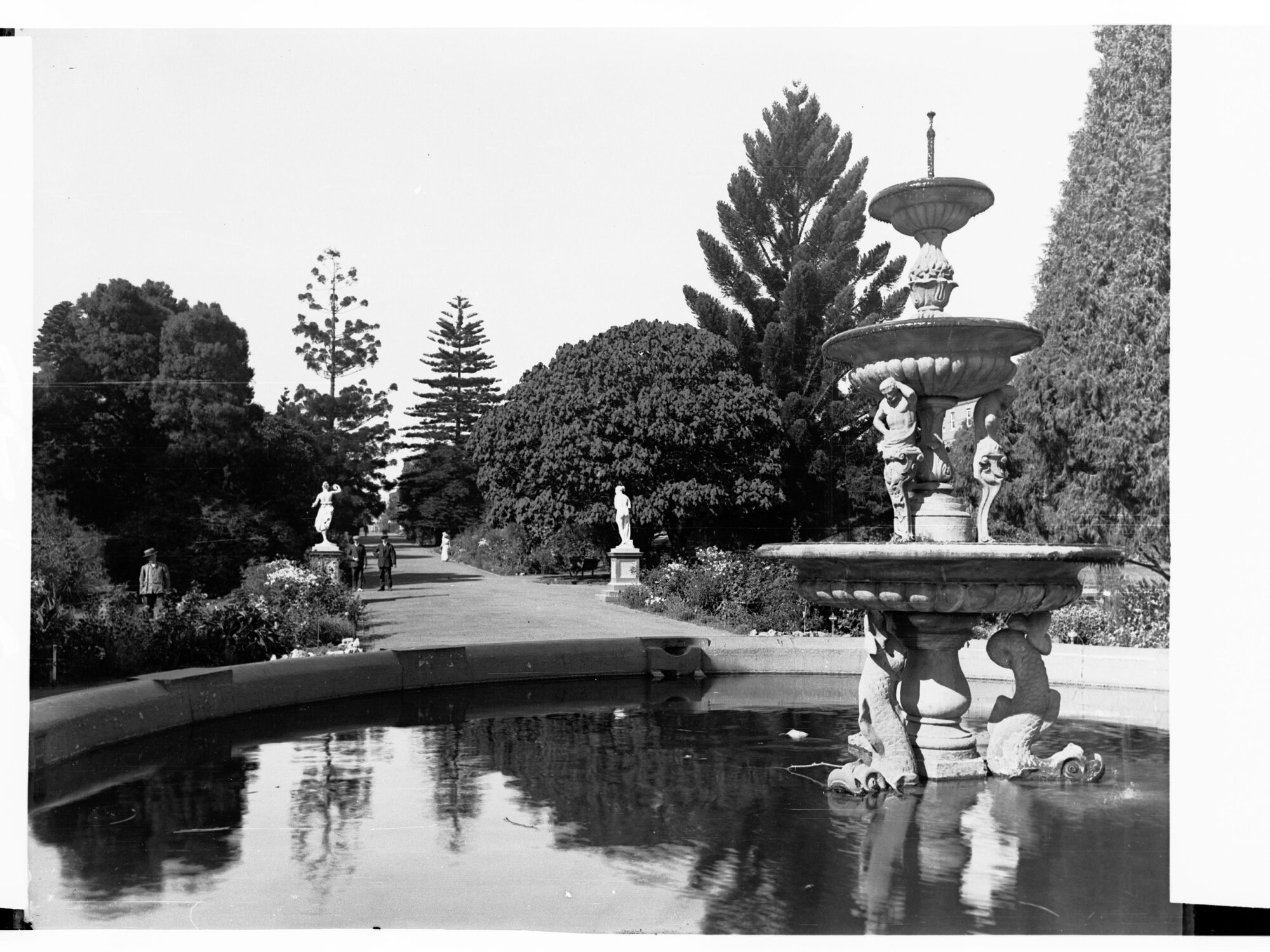 Centre Walk Showing Fountain in Botanic Gardens