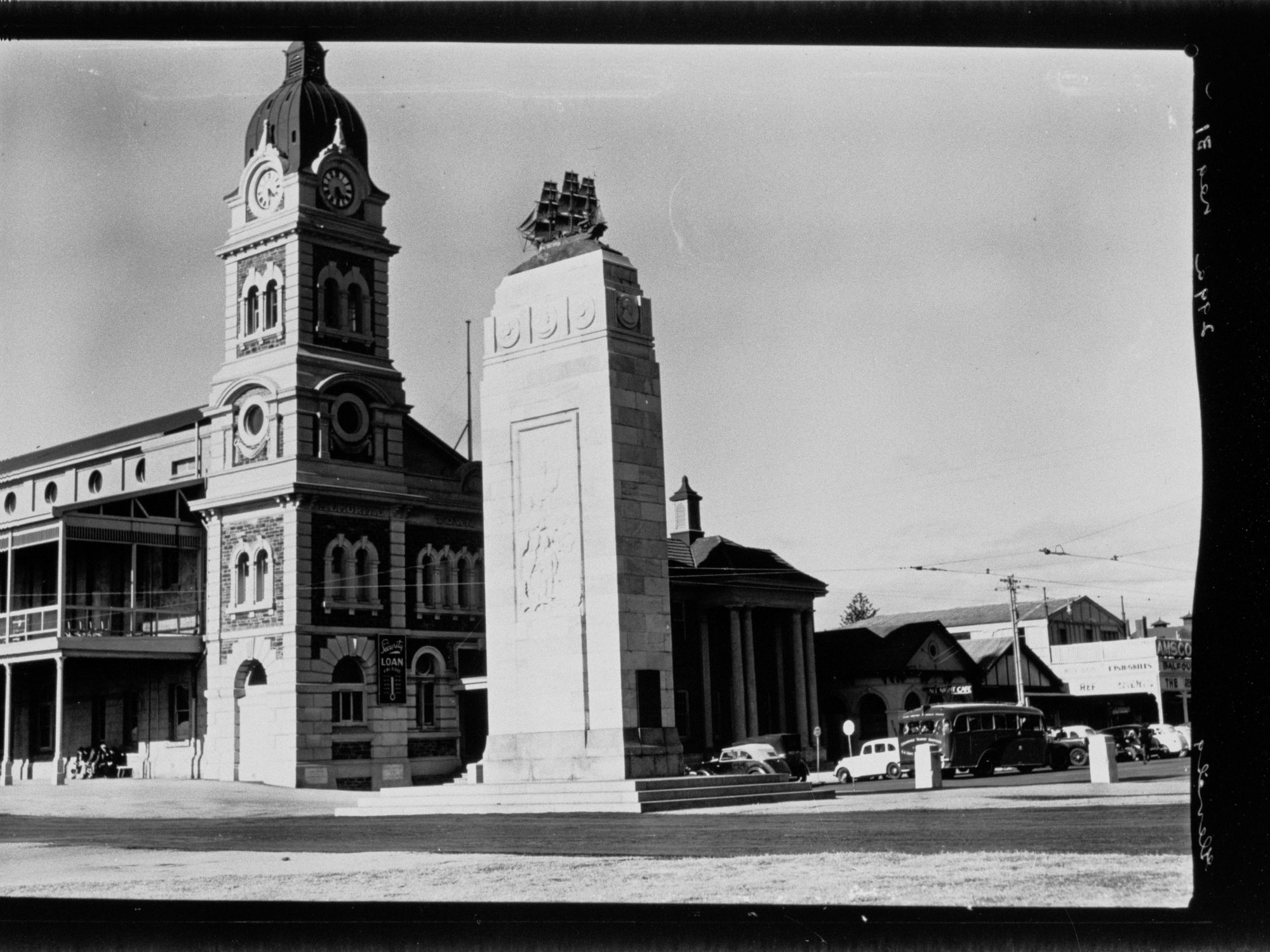 Glenelg Town Hall and Pioneer Monument