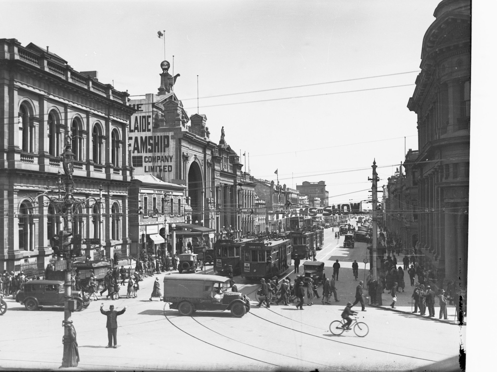 Currie Street showing Automobiles