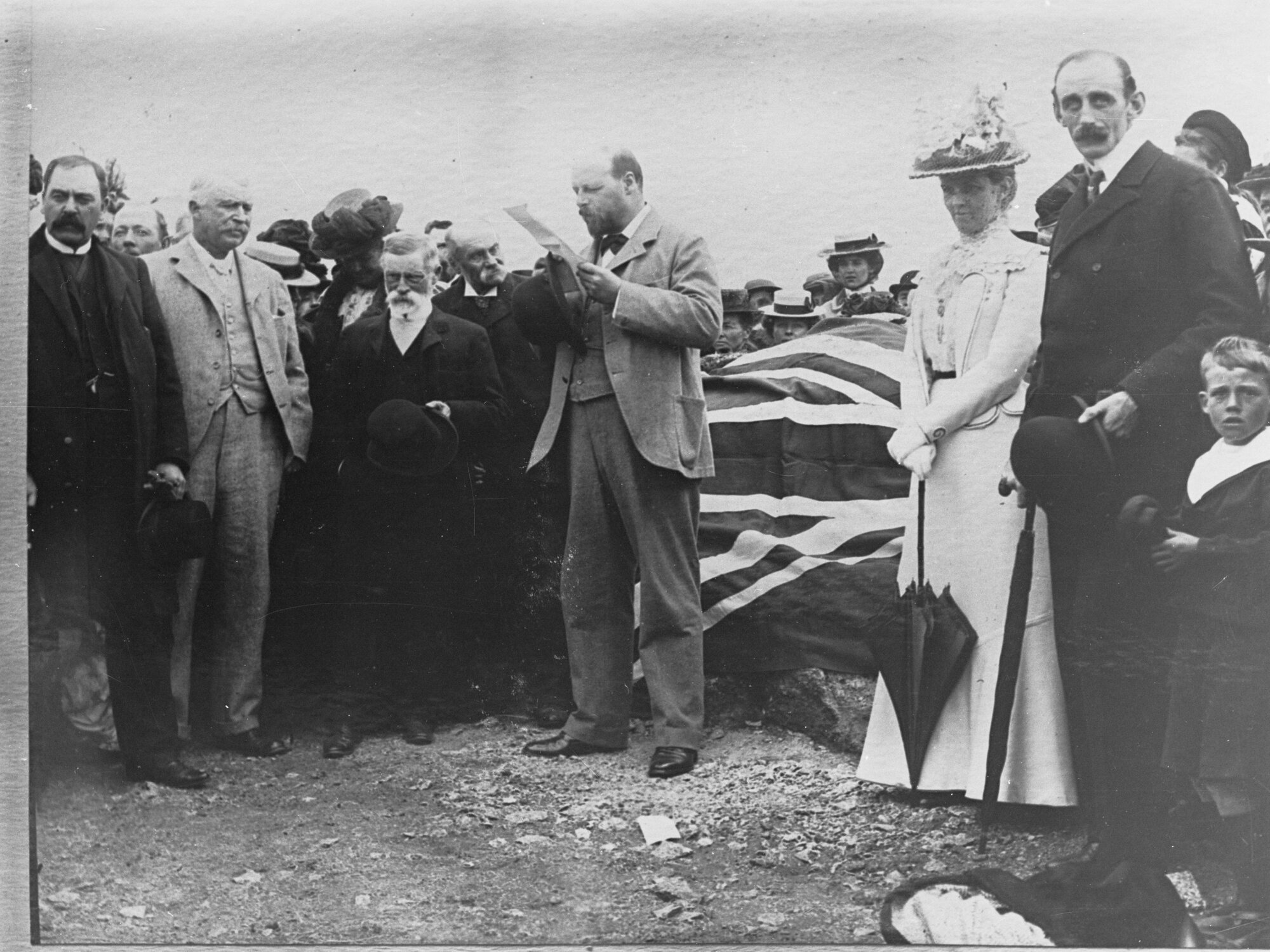 Unveiling of the Plaque commemorating the meeting between Matthew Flinders and Nicolas Baudin 