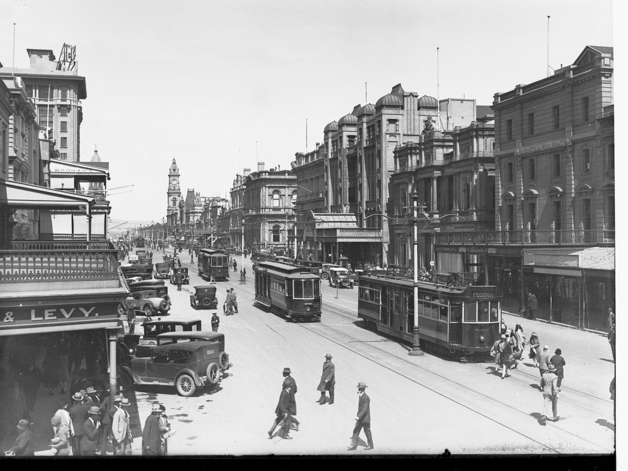 King William Street showing carts and automobiles