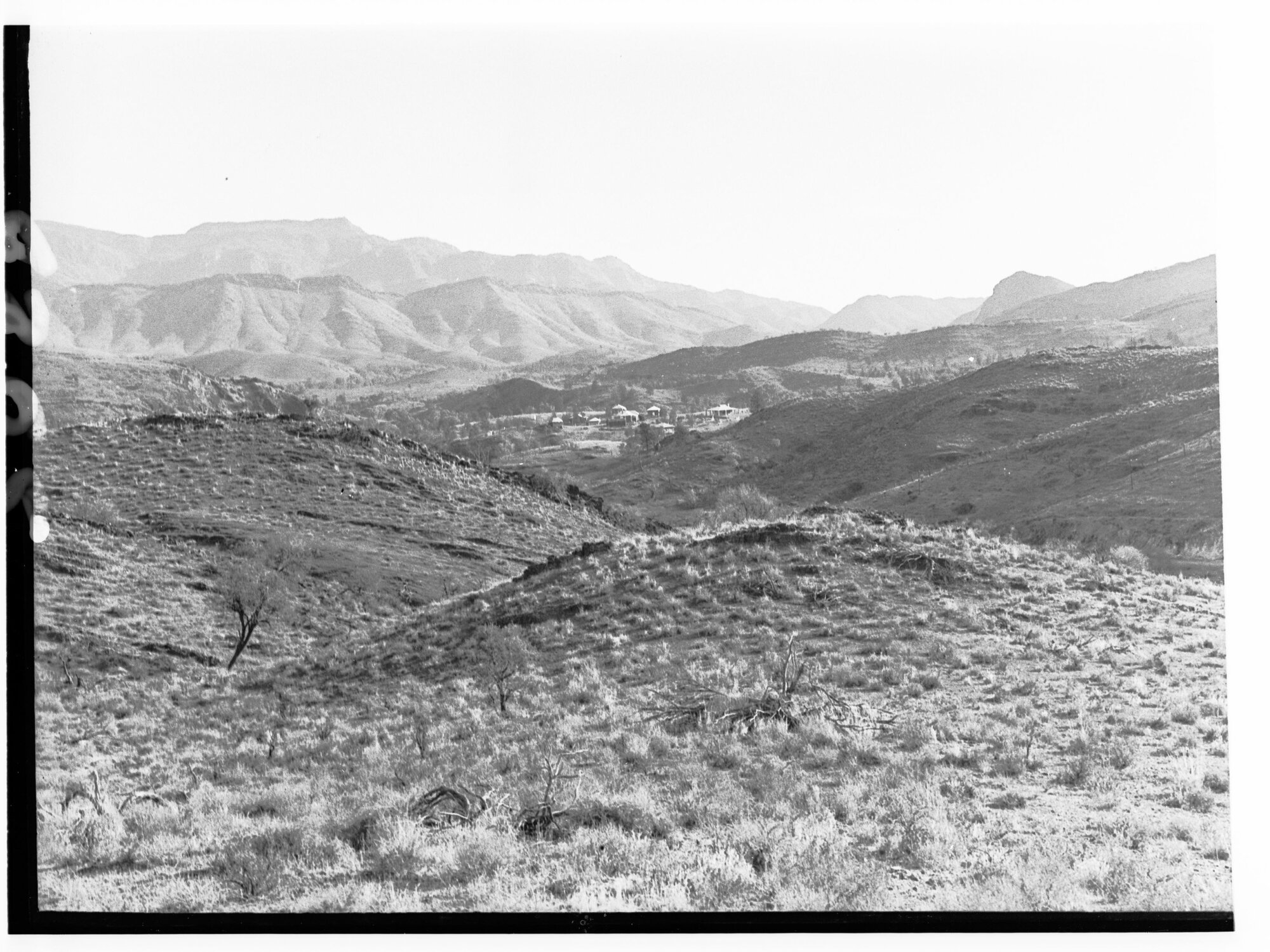 Angorichina Hostel, Flinders Ranges - Mount Falkland highest point of range in distance
