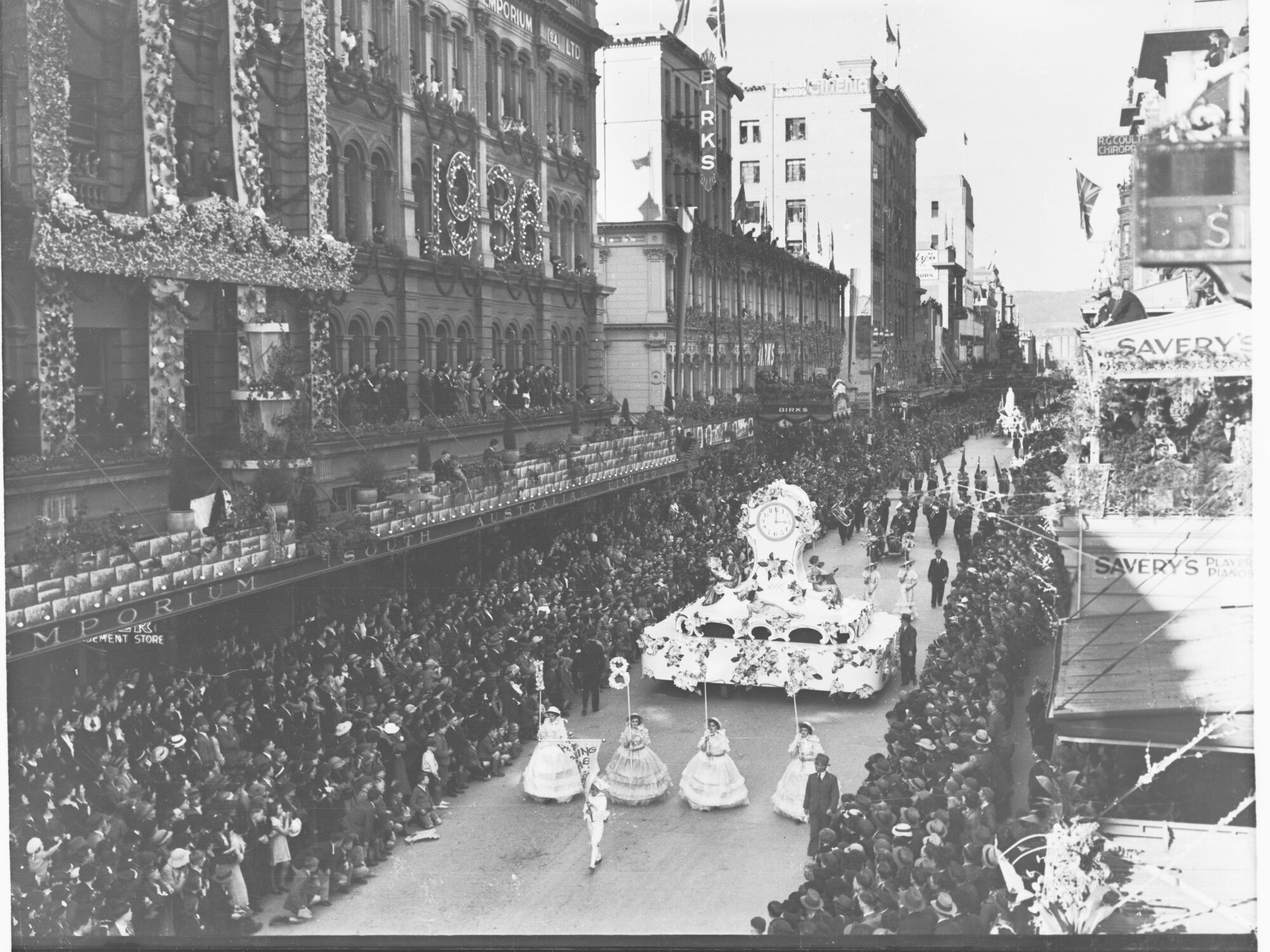 Floral pageant down Rundle Street for Adelaide Centenary - Eastern Suburbs float