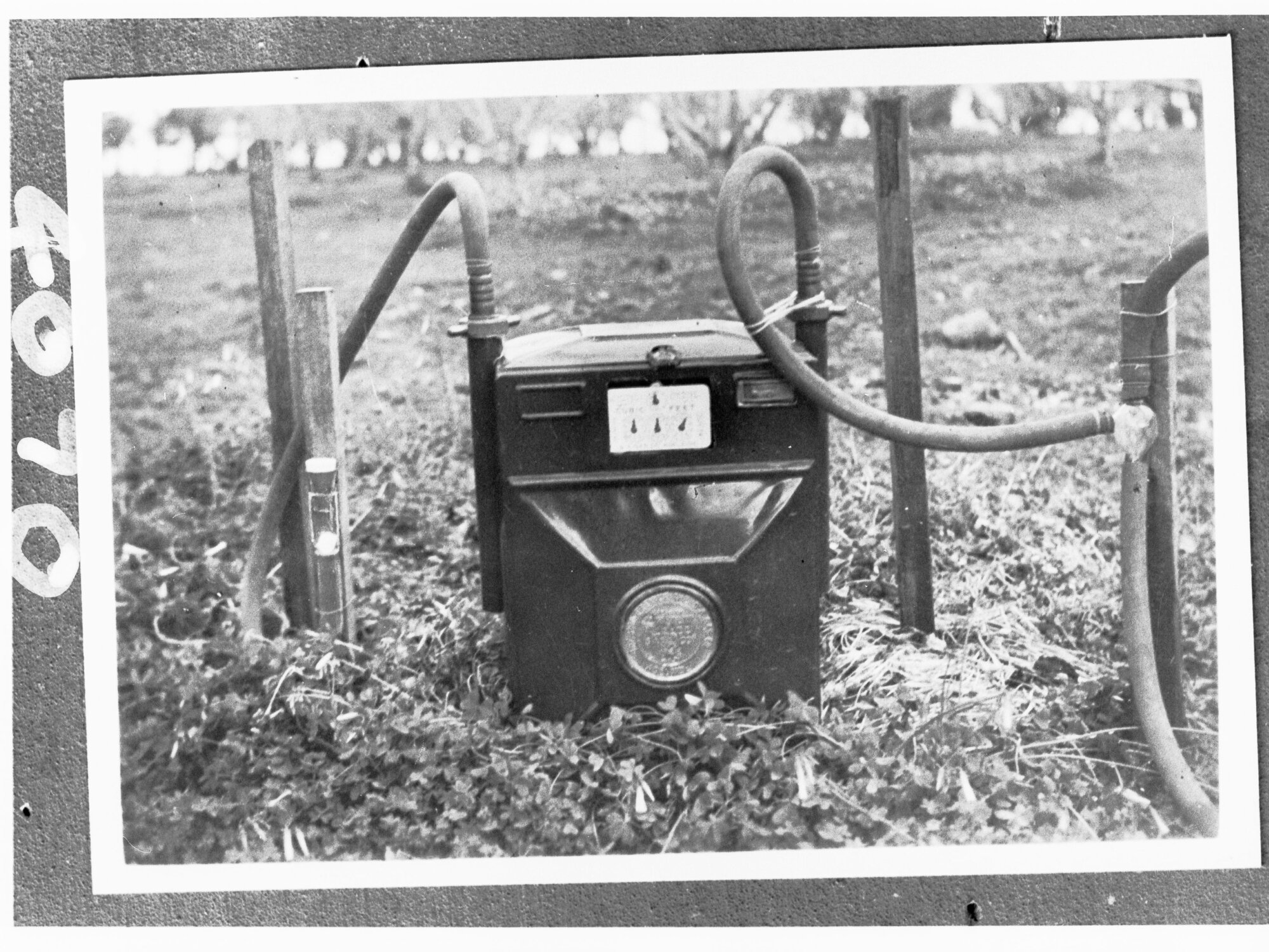 Meter for measuring quantity of water used in irrigation trials