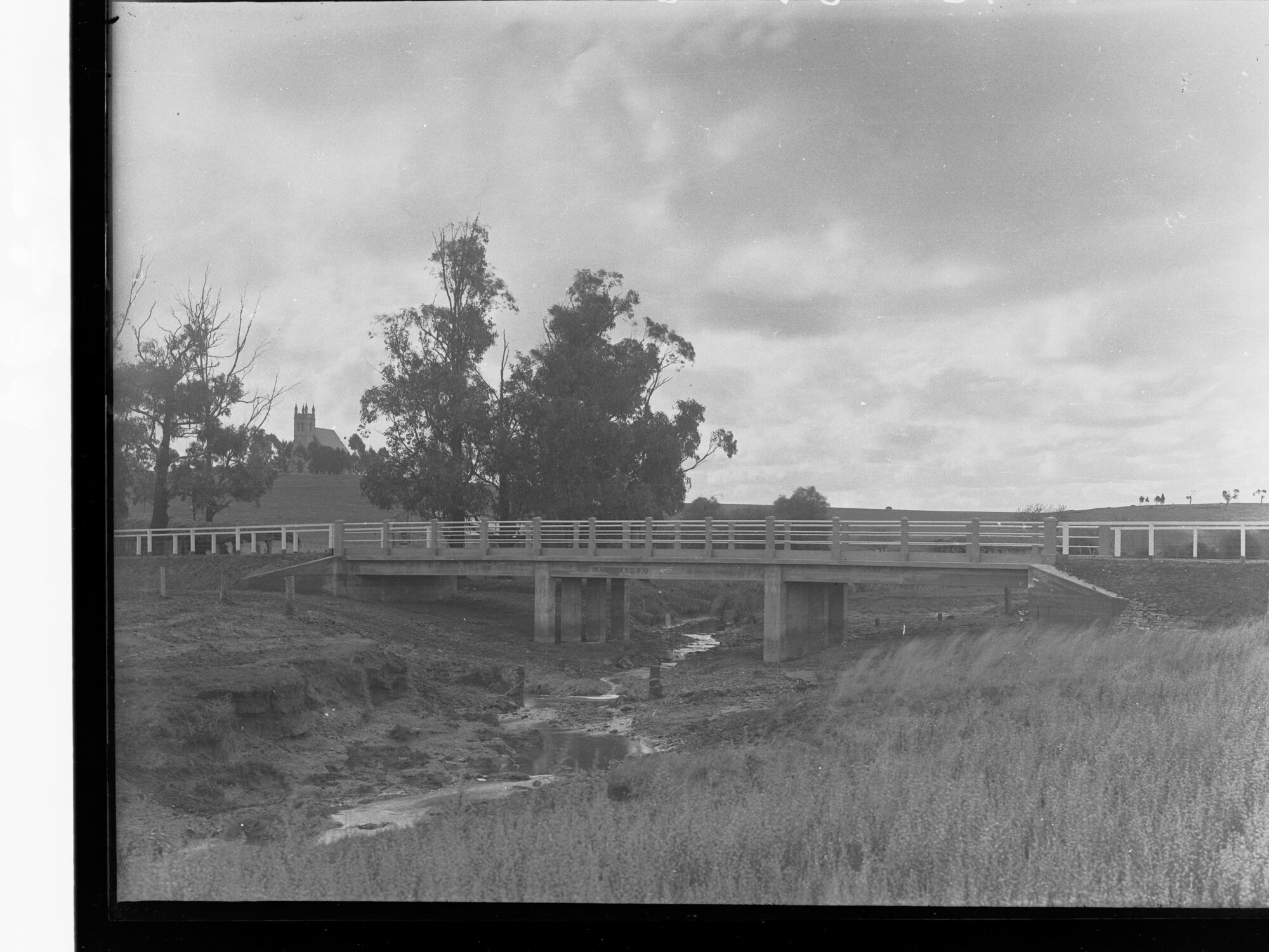 Reinforced concrete bridge over the Gilbert River, near Saddleworth