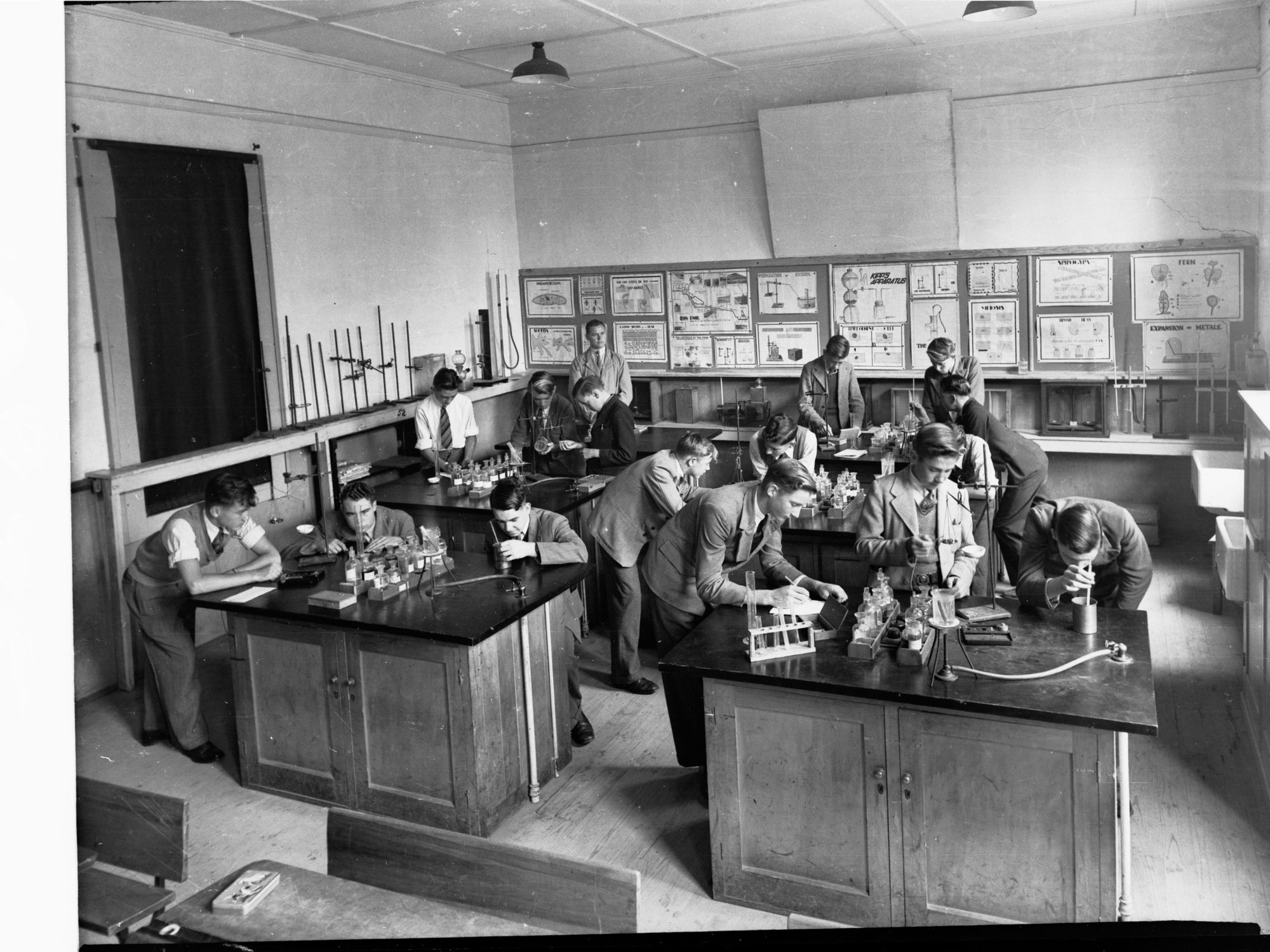 Science class at Goodwood Boys Technical School, c1945