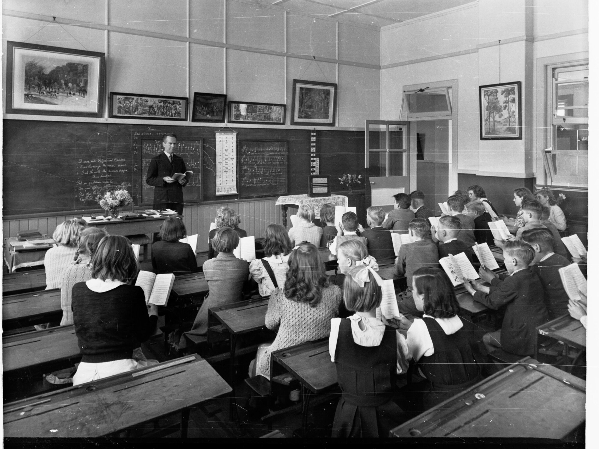 Flinders Street Primary School Students Reading