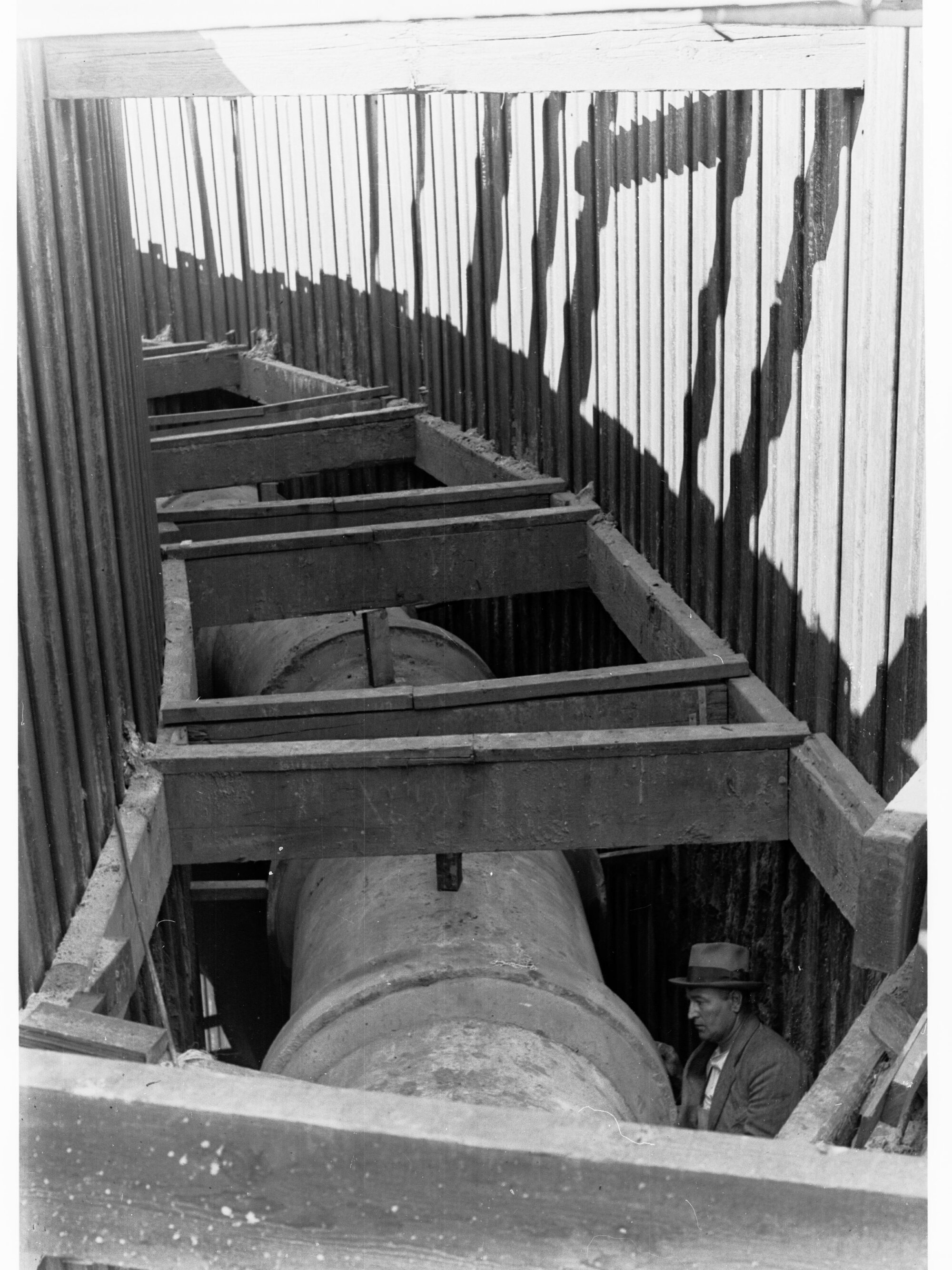 Glenelg Sewerage showing men working