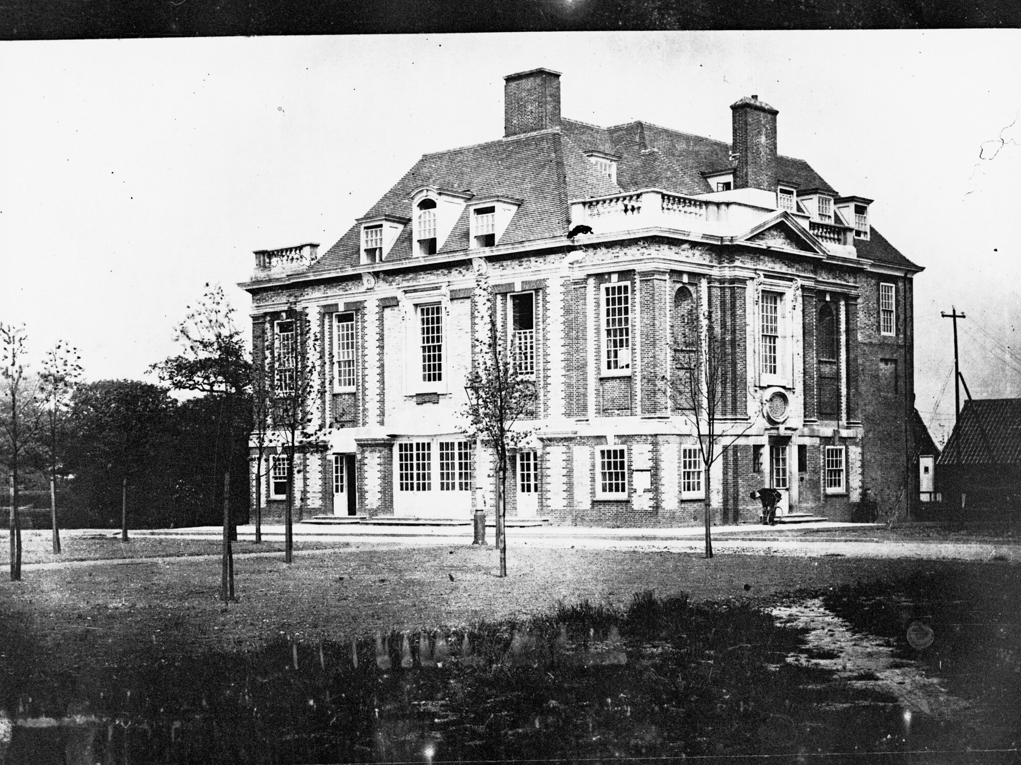 Unidentified building in USA;  Public Works Report Town Planning 1916.