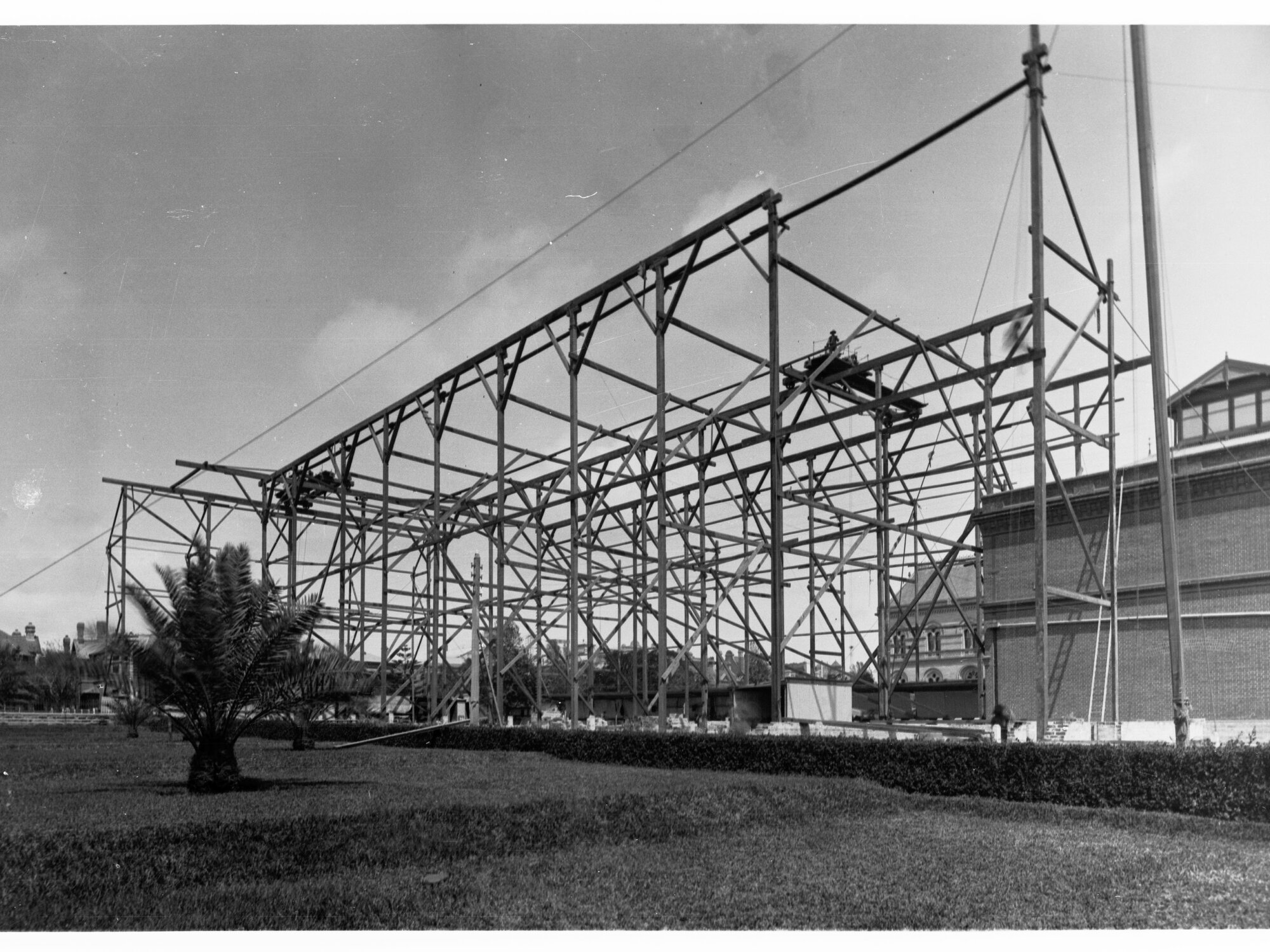 Erecting the New Wing of the Museum
